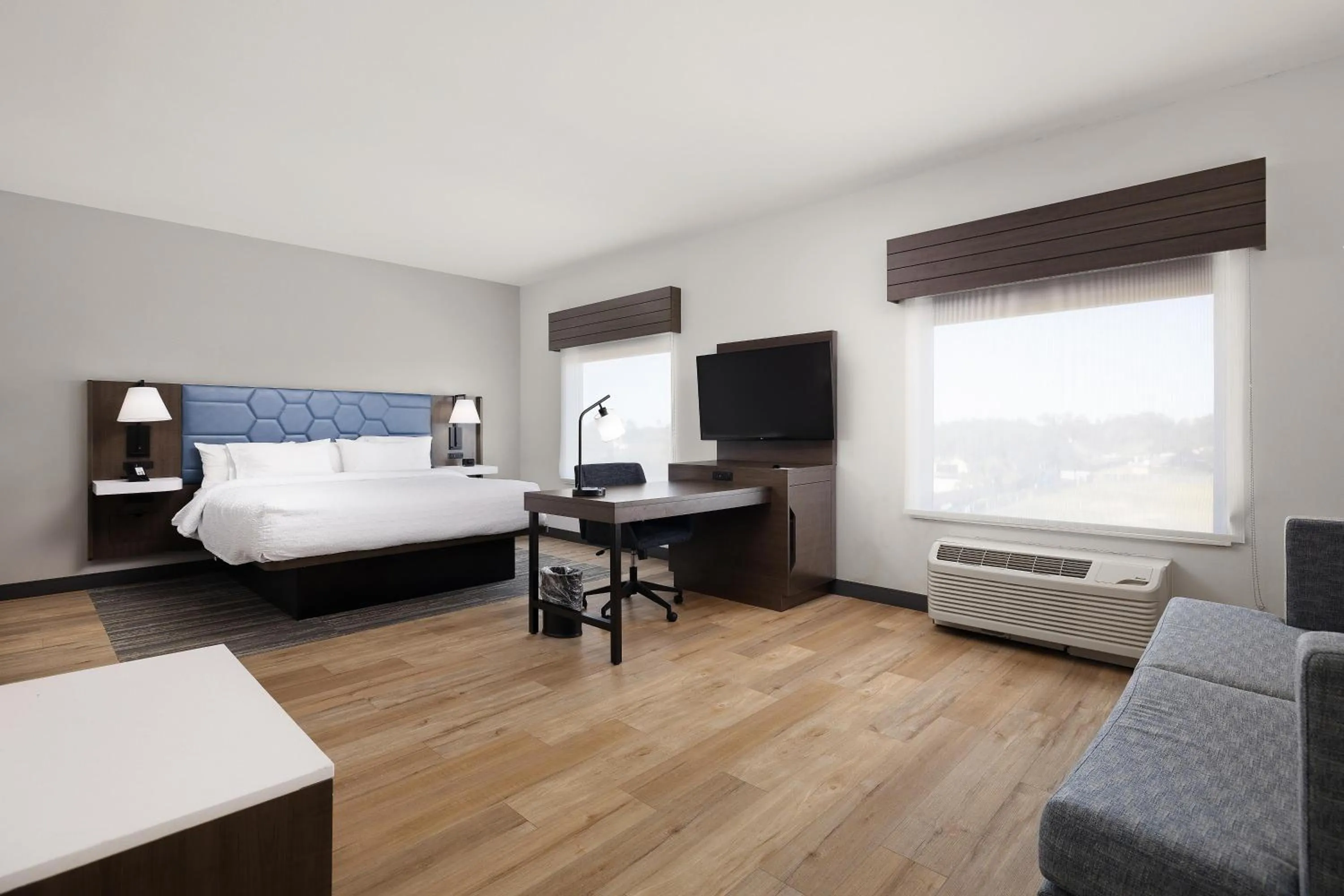 Living room, Bed in Hampton Inn & Suites McAllen