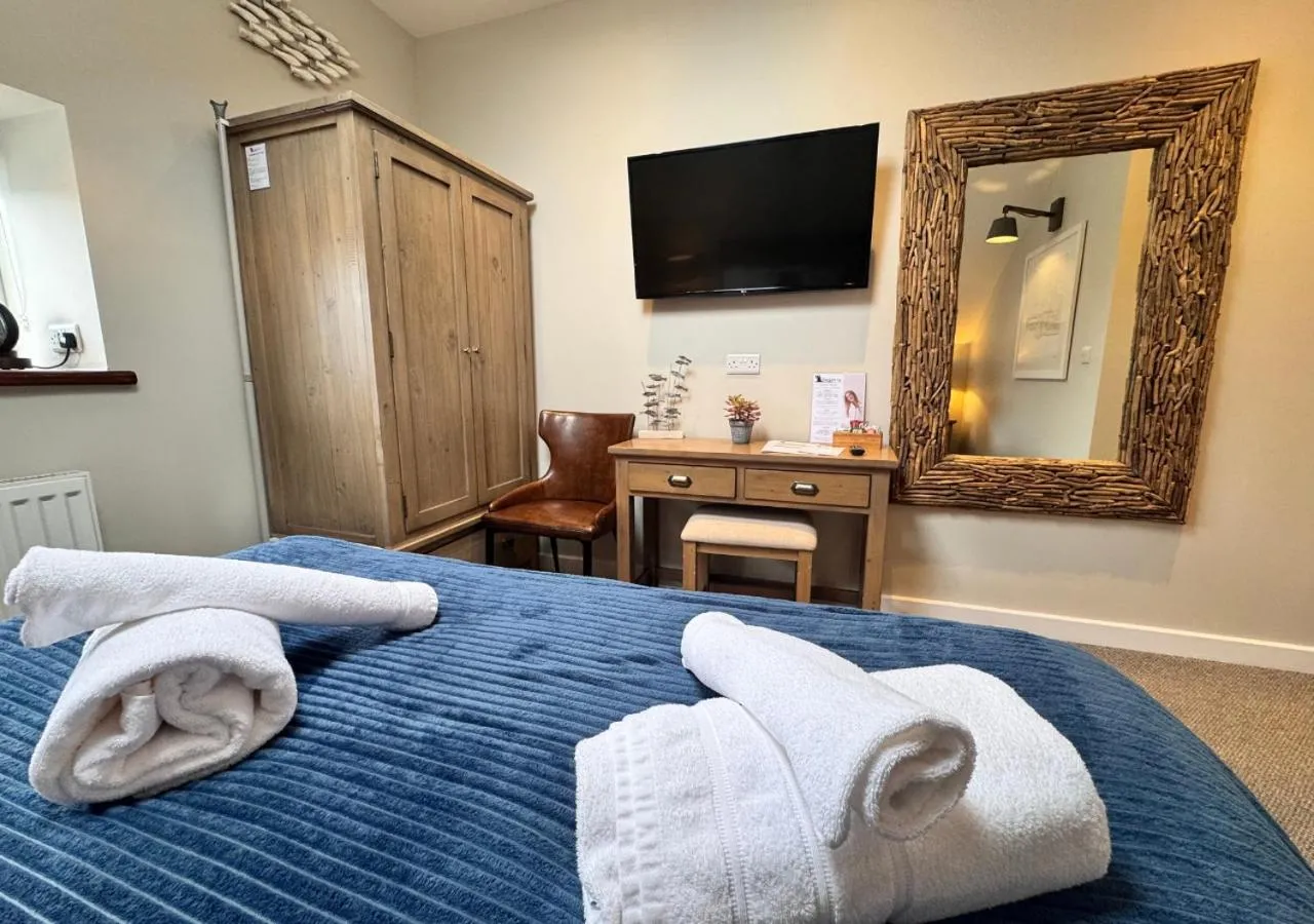 Bedroom, Bed in The Waterfront Inn