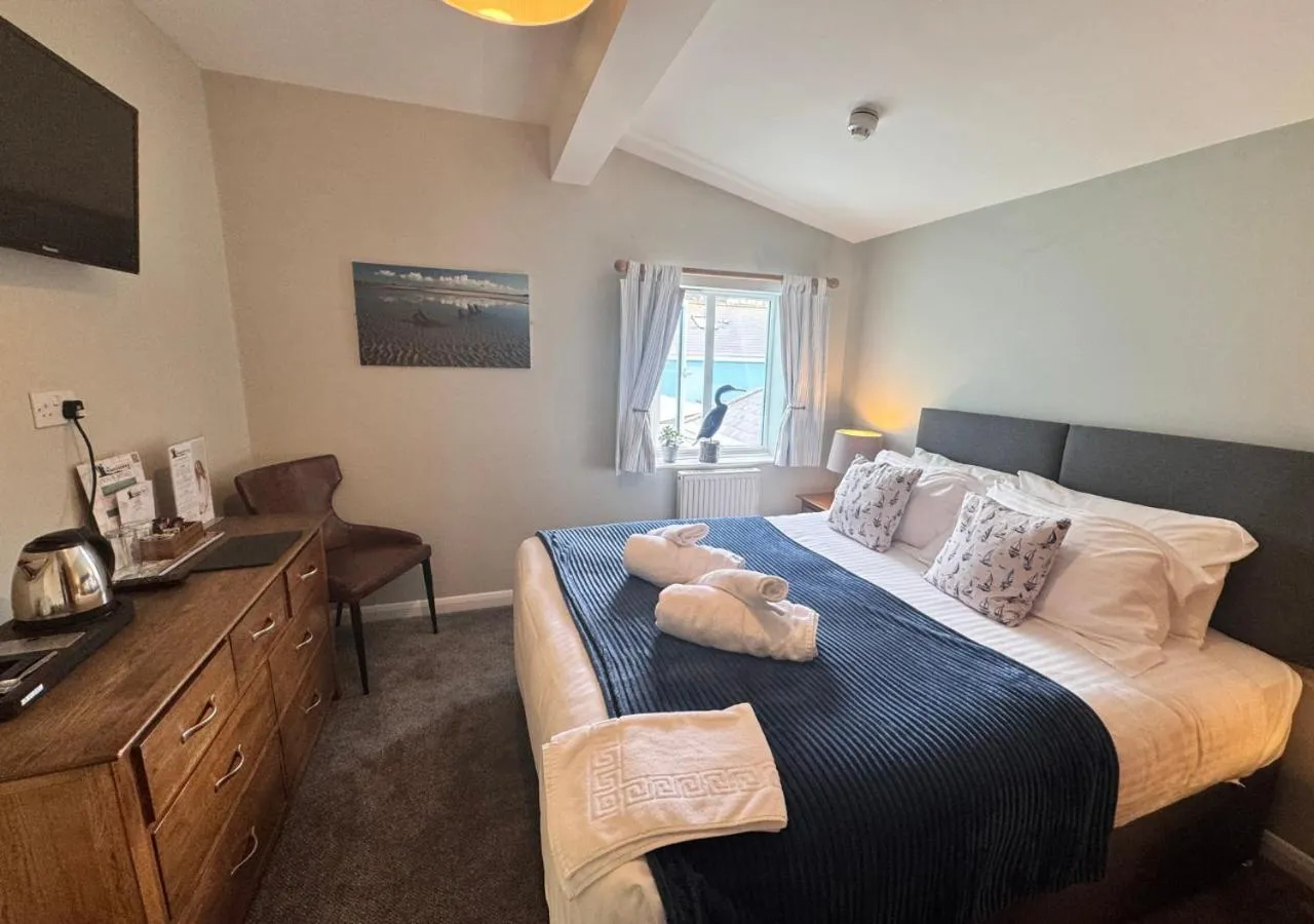 Bedroom, Bed in The Waterfront Inn