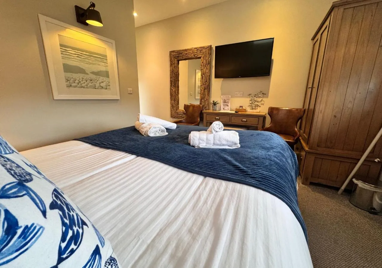 TV and multimedia, Bed in The Waterfront Inn