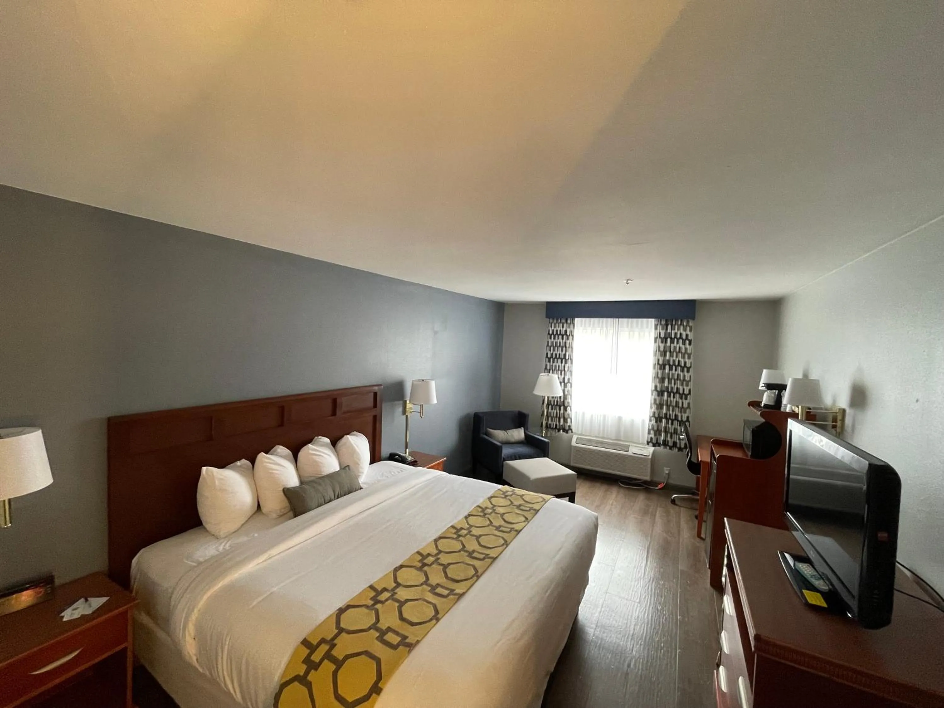 Bed in Baymont by Wyndham Yreka