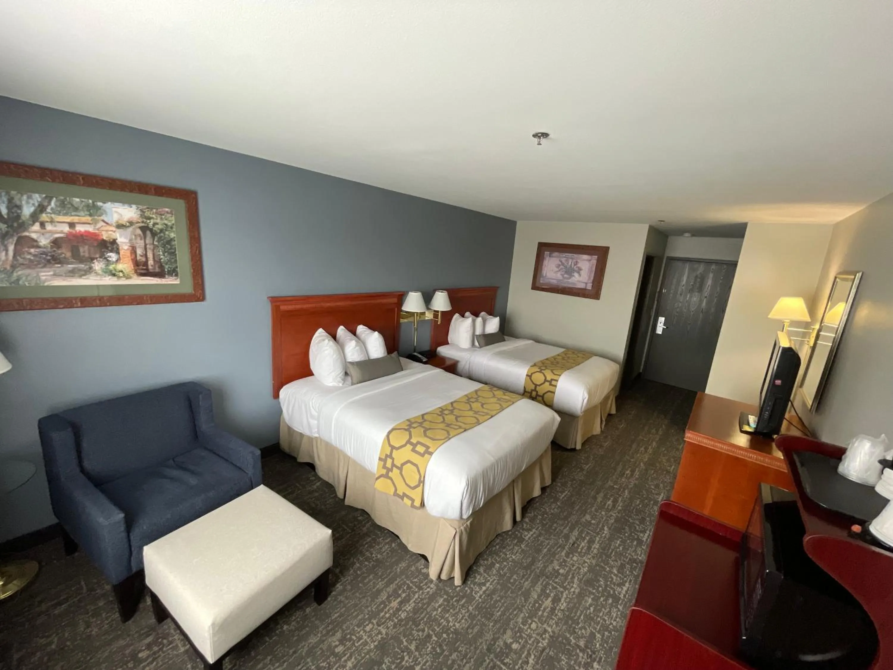 Bed in Baymont by Wyndham Yreka