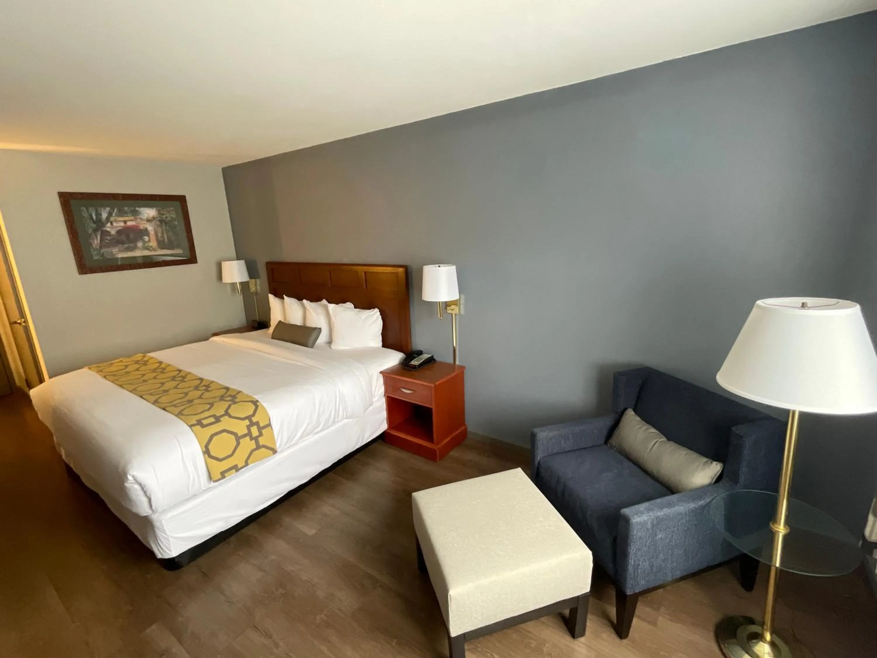 Bed in Baymont by Wyndham Yreka