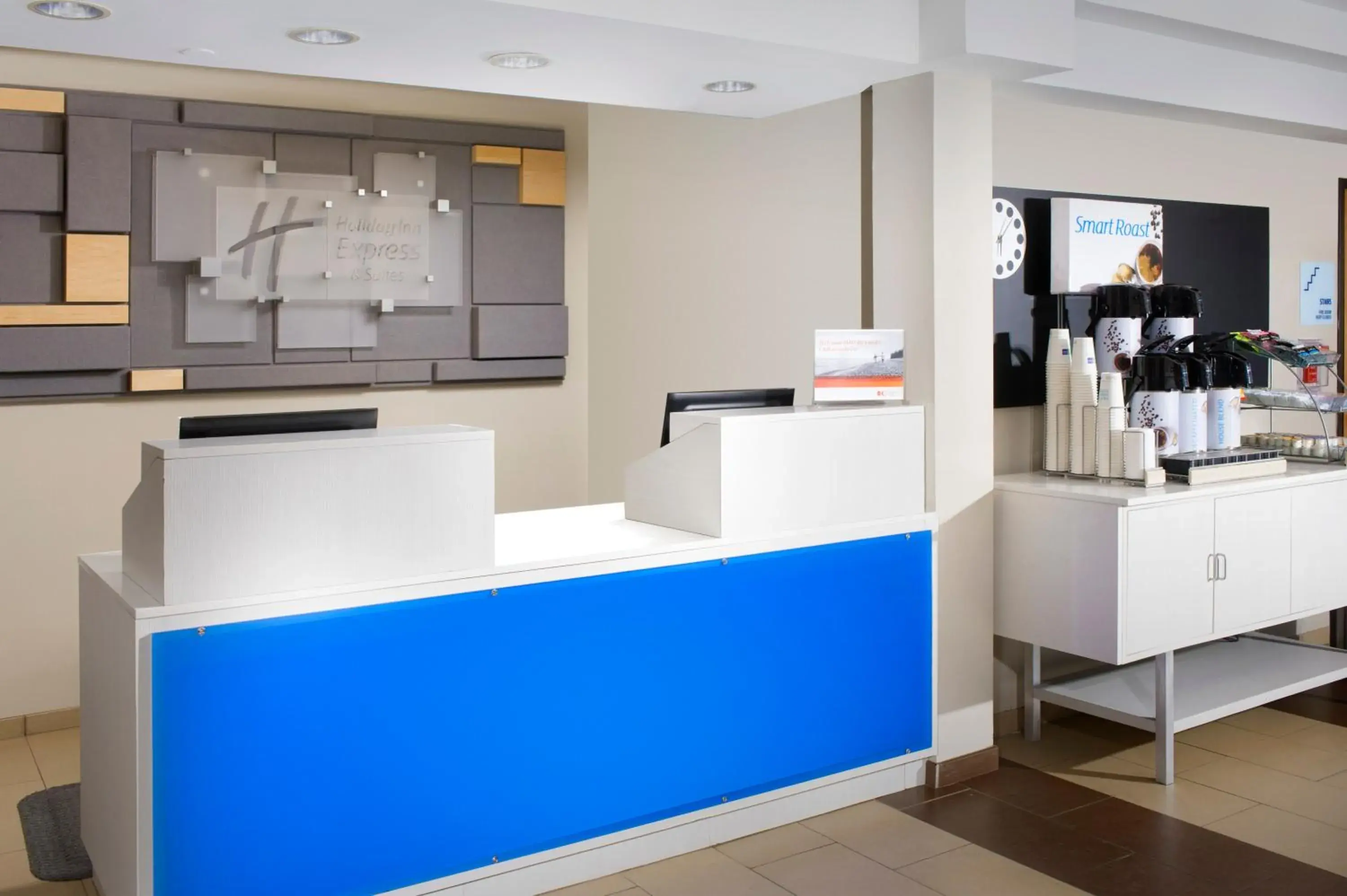 Property building in Holiday Inn Express & Suites San Antonio - Downtown Market Area by IHG Property building in Holiday Inn Express & Suites San Antonio - Downtown Market Area by IHG