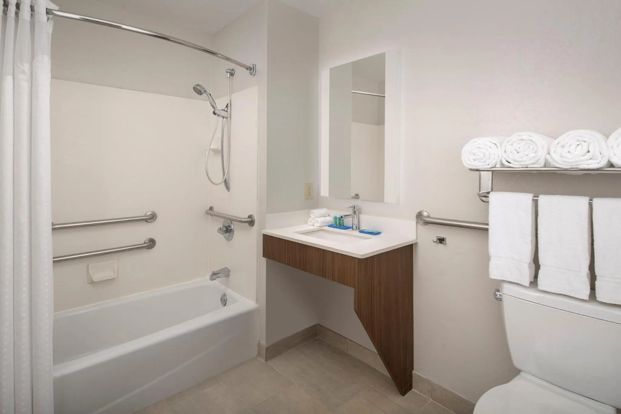 Photo of the whole room in Holiday Inn Express San Antonio North Riverwalk Area by IHG