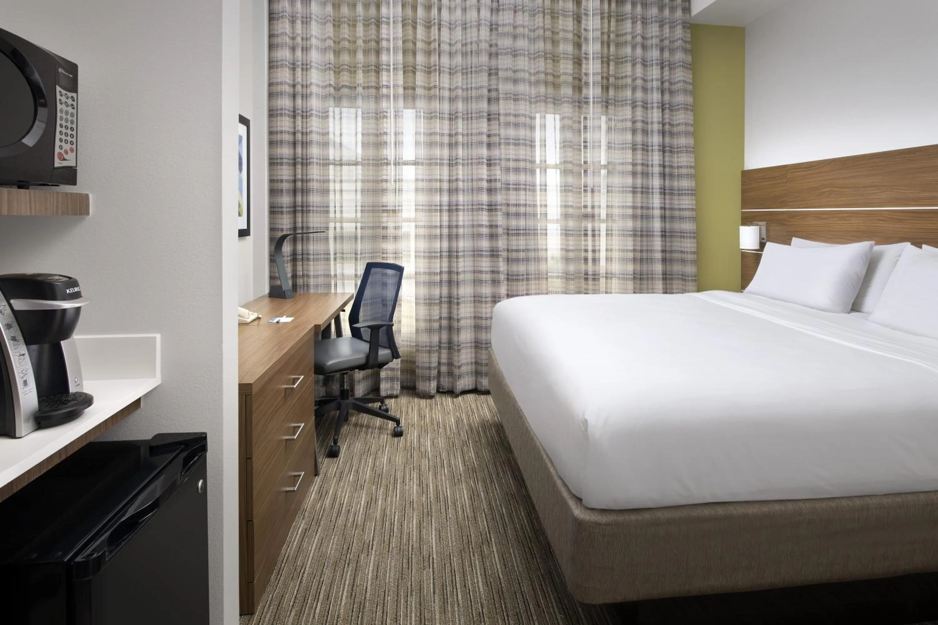 Photo of the whole room, Bed in Holiday Inn Express San Antonio North Riverwalk Area by IHG