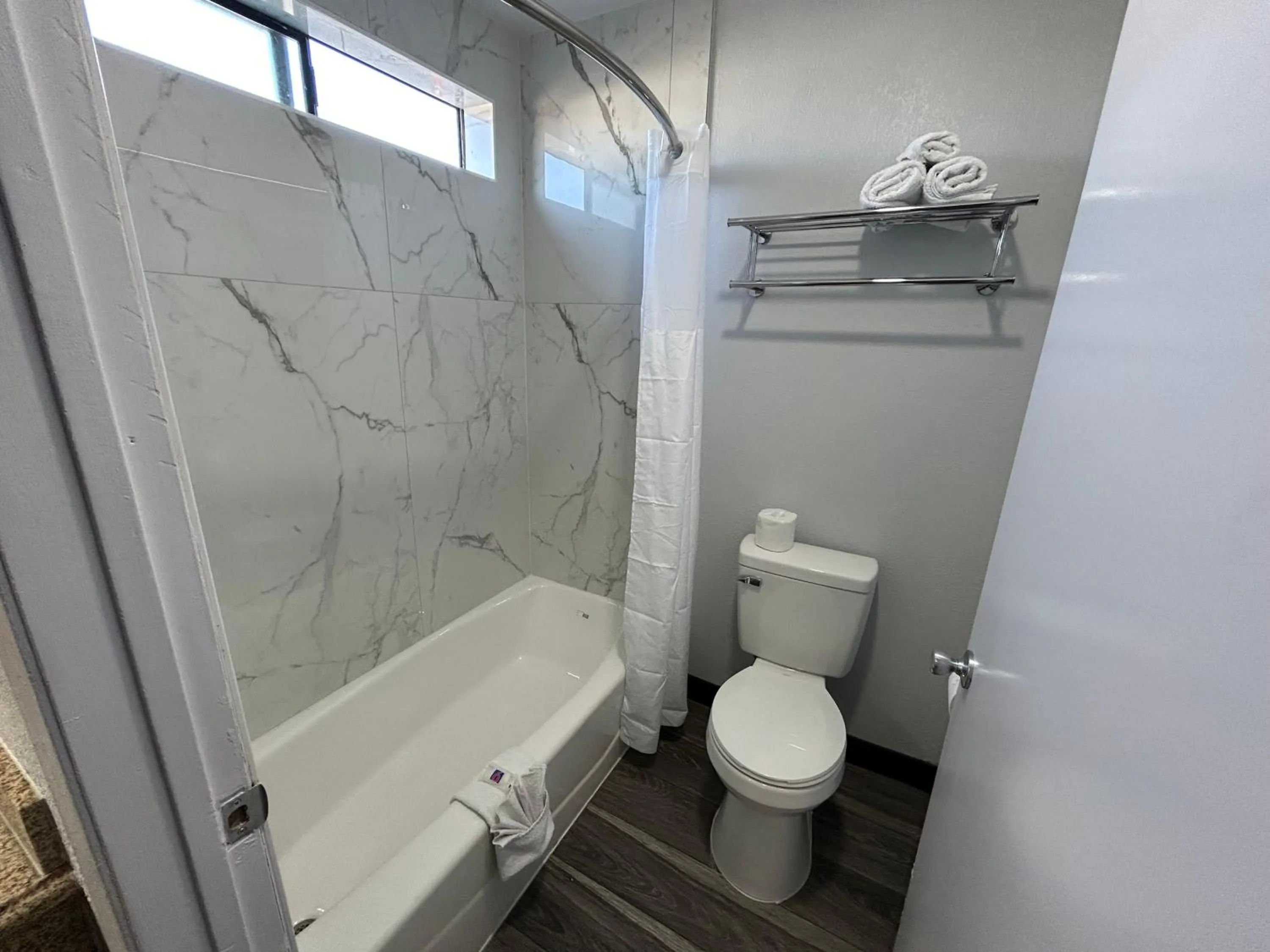 Bathroom in Studio 6 Bakersfield, CA South