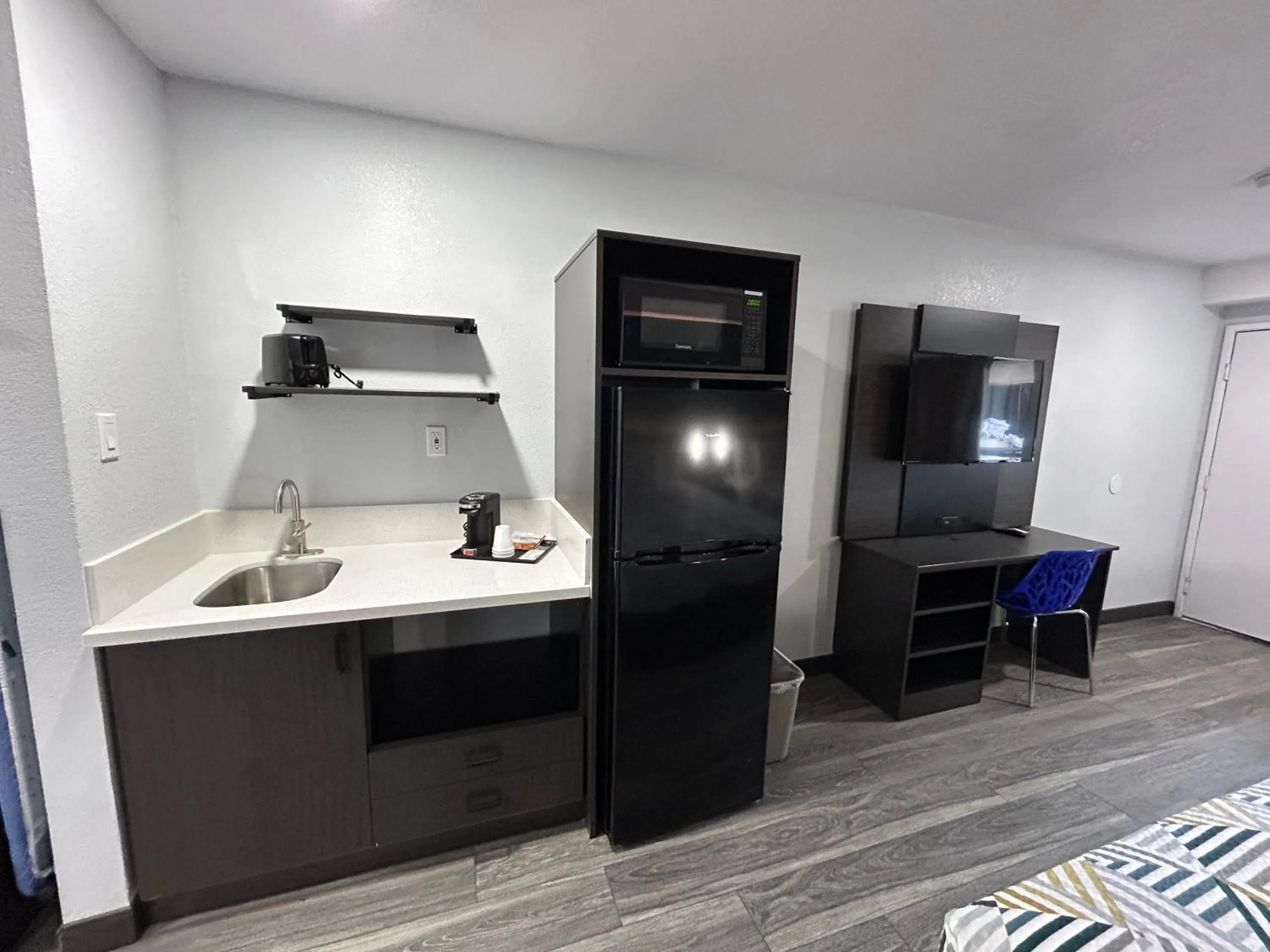 Bedroom in Studio 6 Bakersfield, CA South