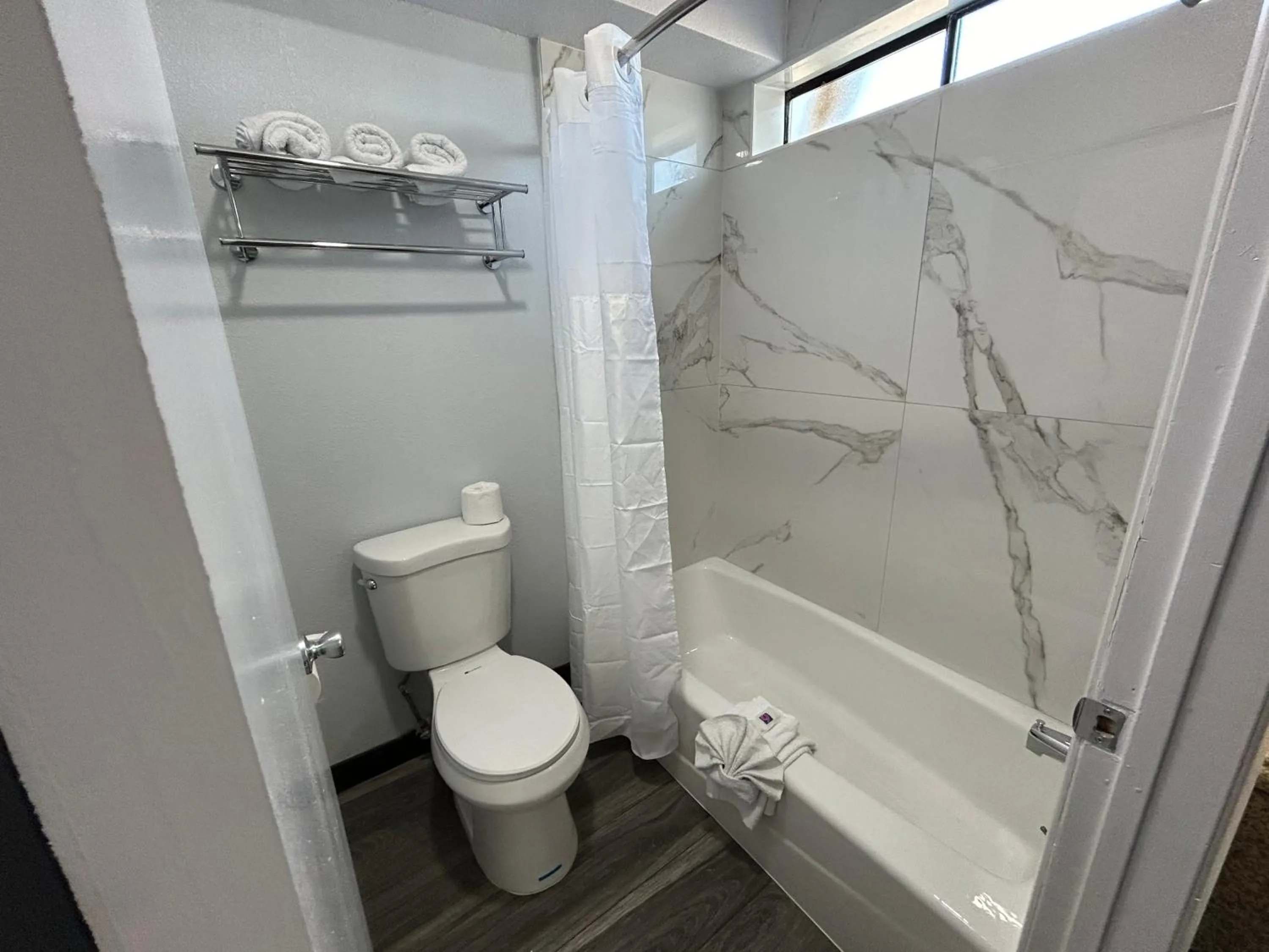 Bathroom in Studio 6 Bakersfield, CA South