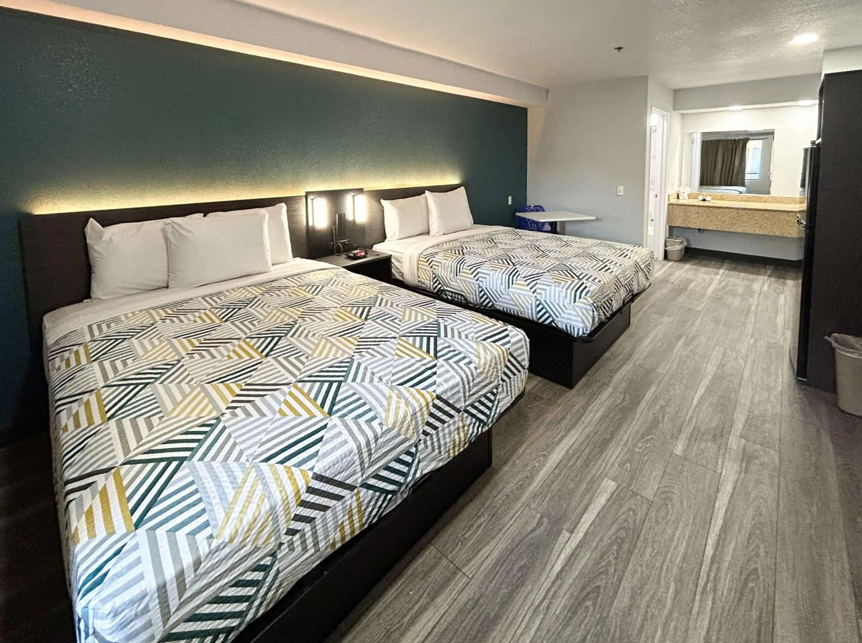 Bedroom, Bed in Studio 6 Bakersfield, CA South