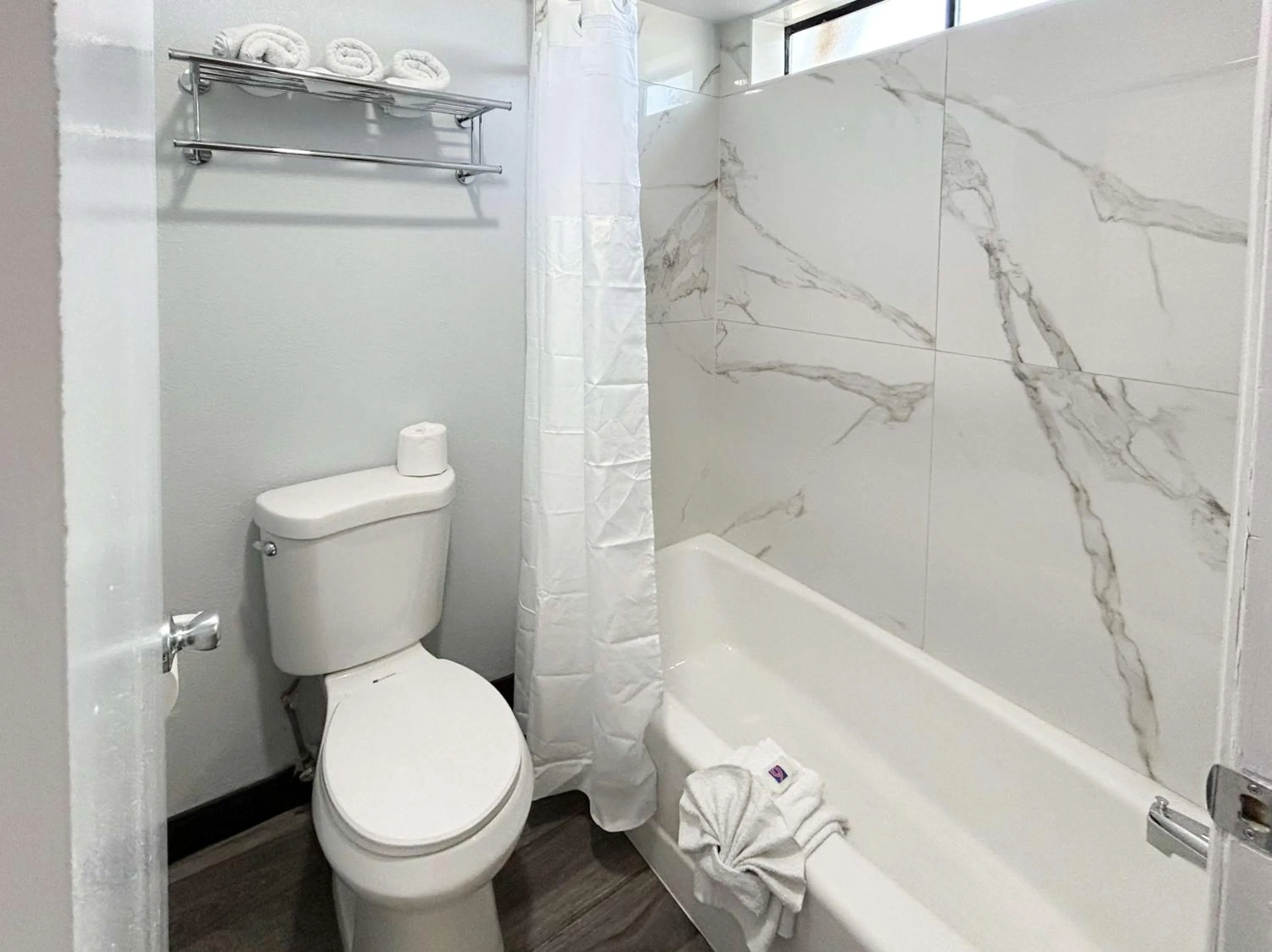 Bathroom in Bakersfield Inn & Suites