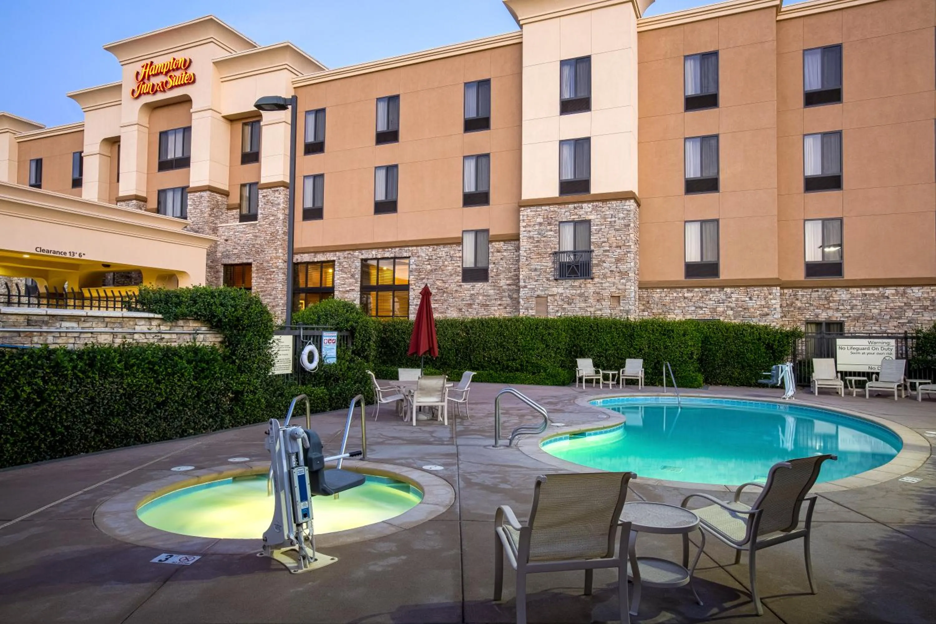 Swimming pool in Hampton Inn & Suites Sacramento-Elk Grove Laguna I-5