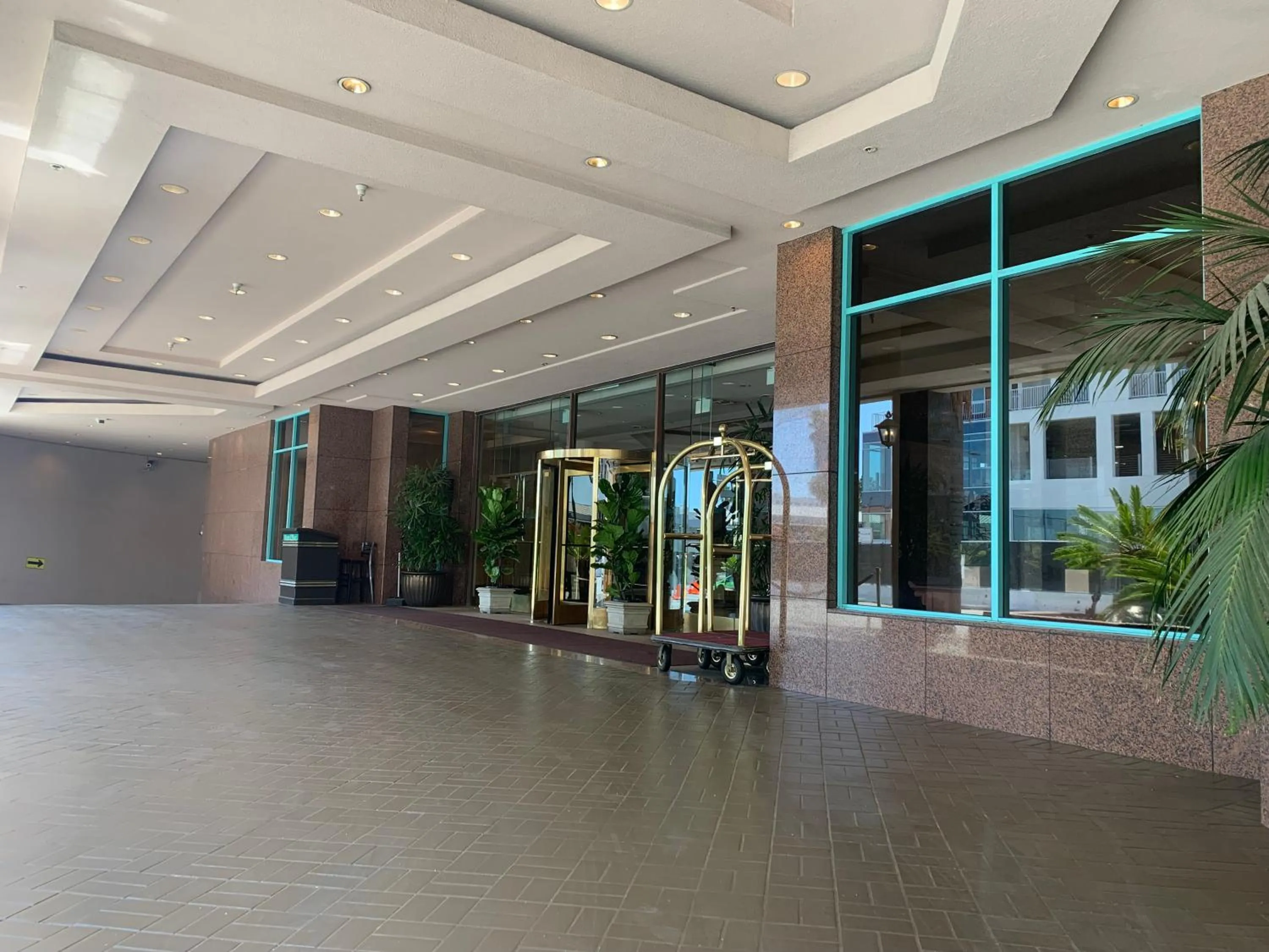 Facade/entrance in Oxford Palace Hotel