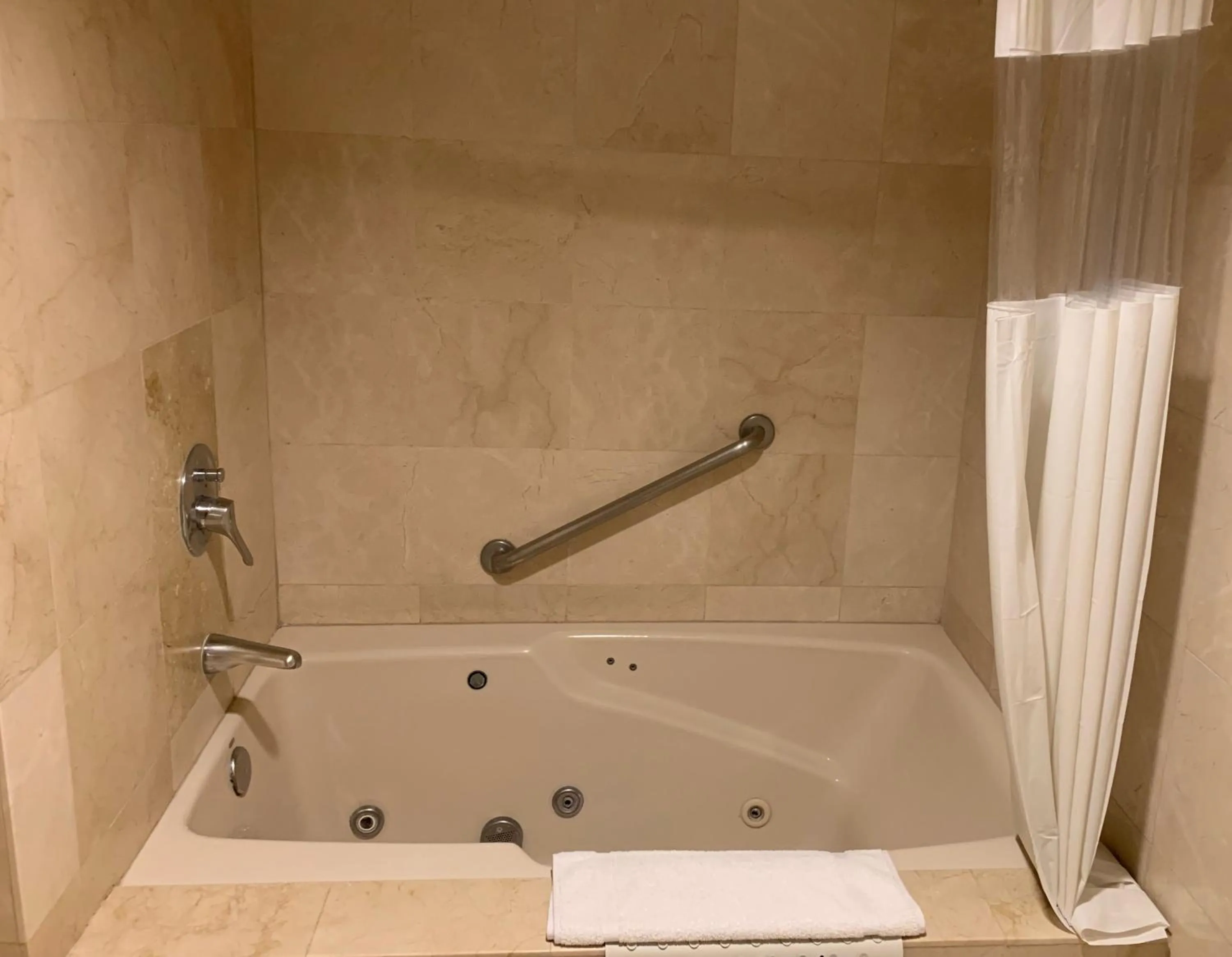 Shower in Oxford Palace Hotel