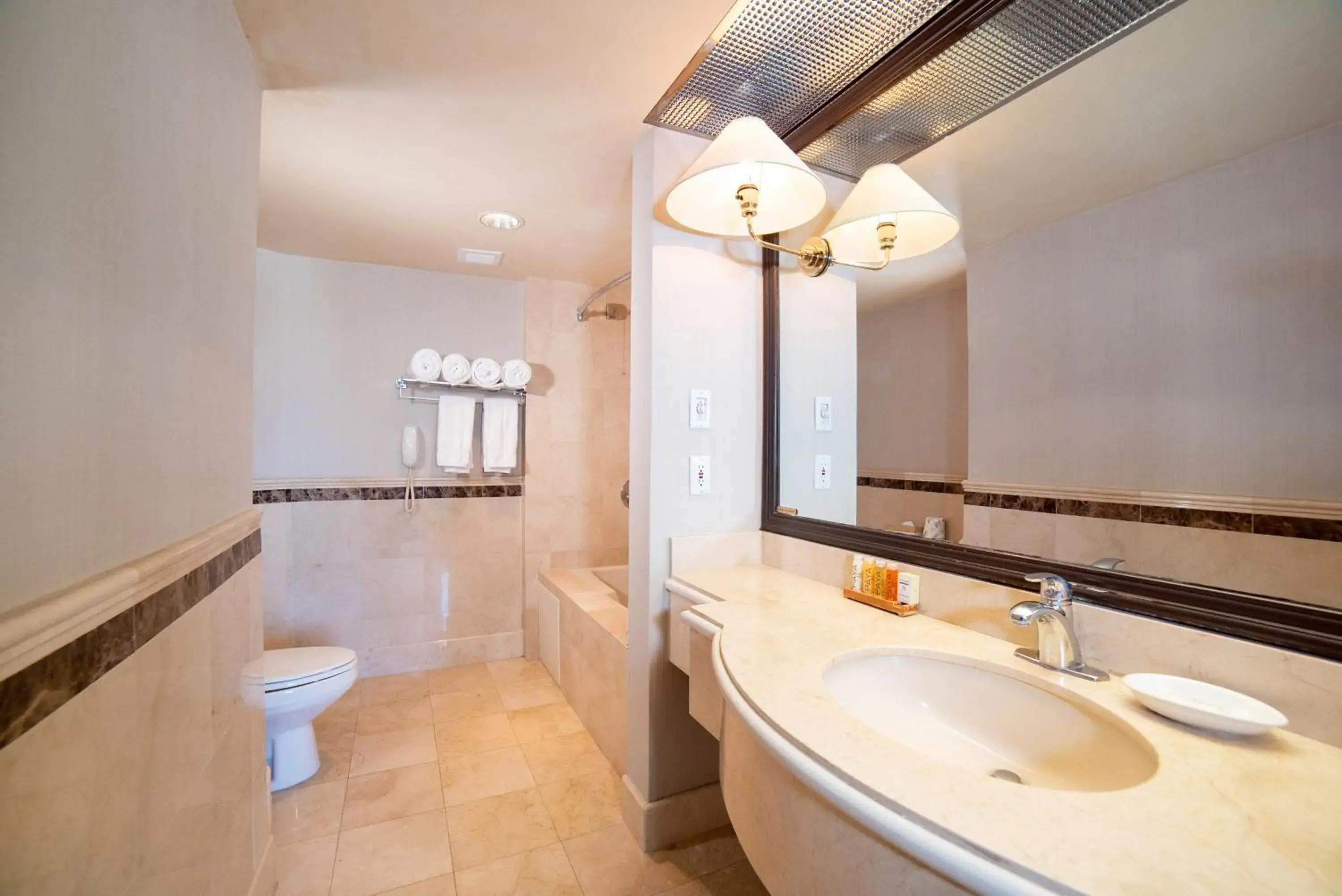 Bathroom in Oxford Palace Hotel Bathroom in Oxford Palace Hotel