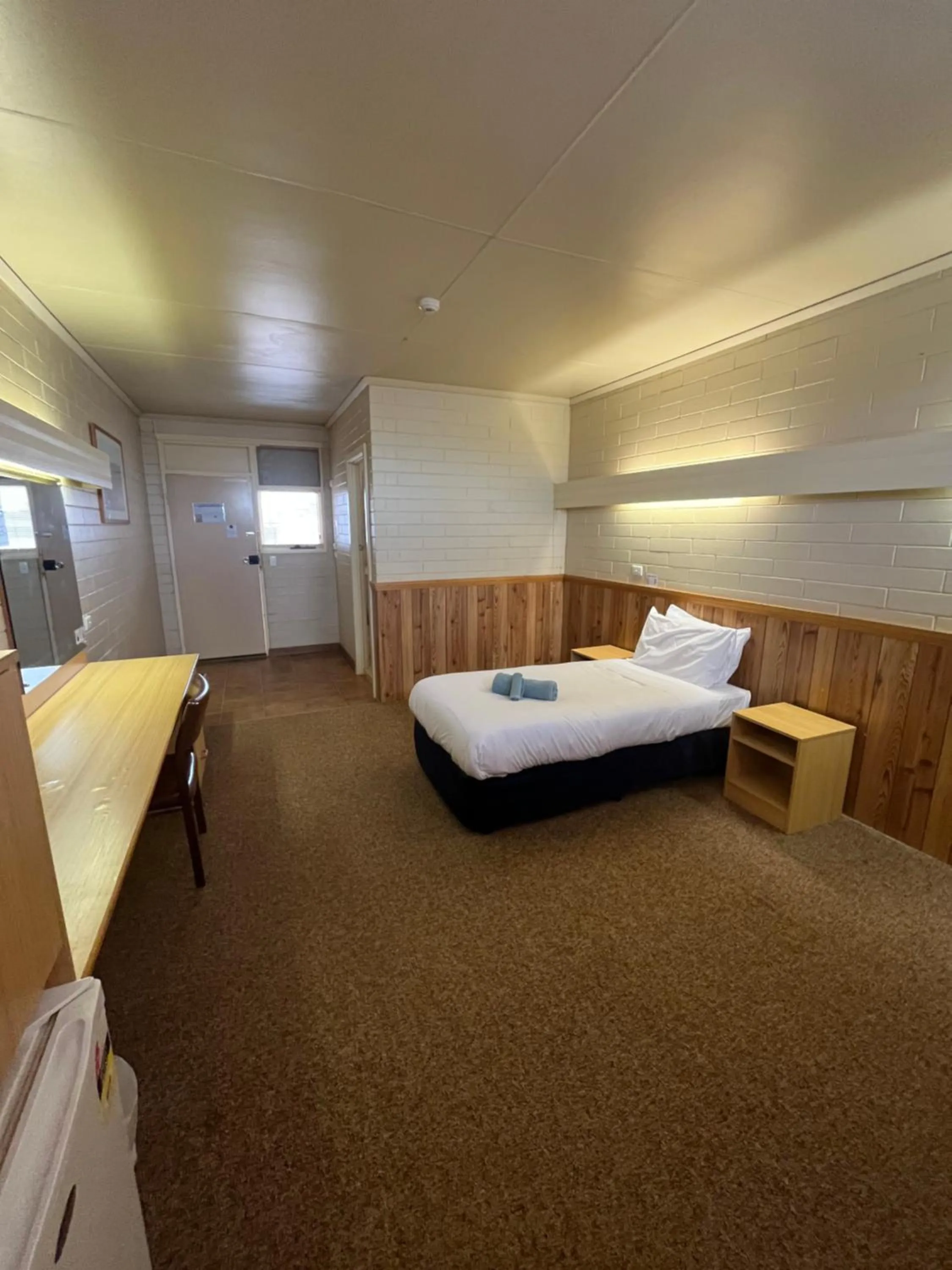 Photo of the whole room, Bed in Opal Inn Hotel, Motel, Caravan Park