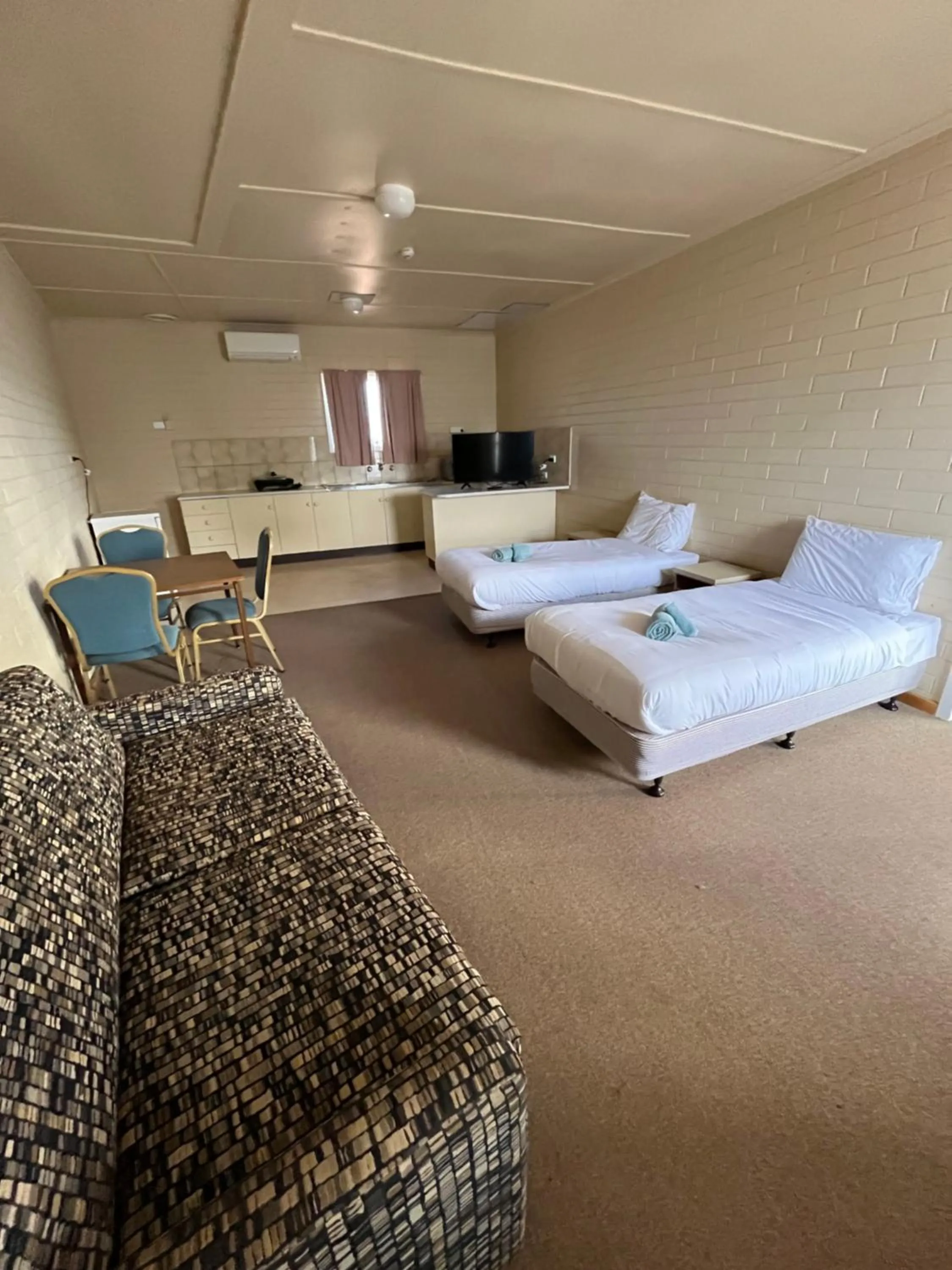 Photo of the whole room, Bed in Opal Inn Hotel, Motel, Caravan Park