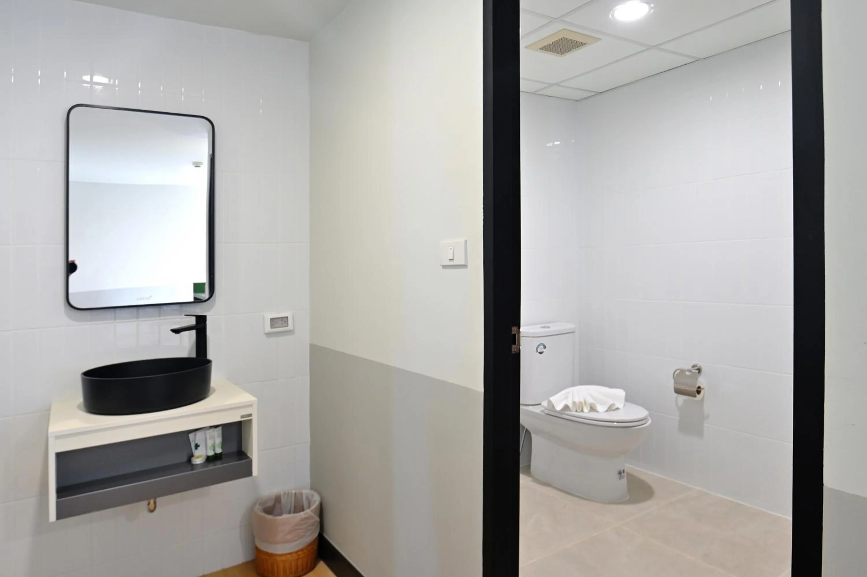 Toilet in Anya Nana at Sukhumvit Bangkok