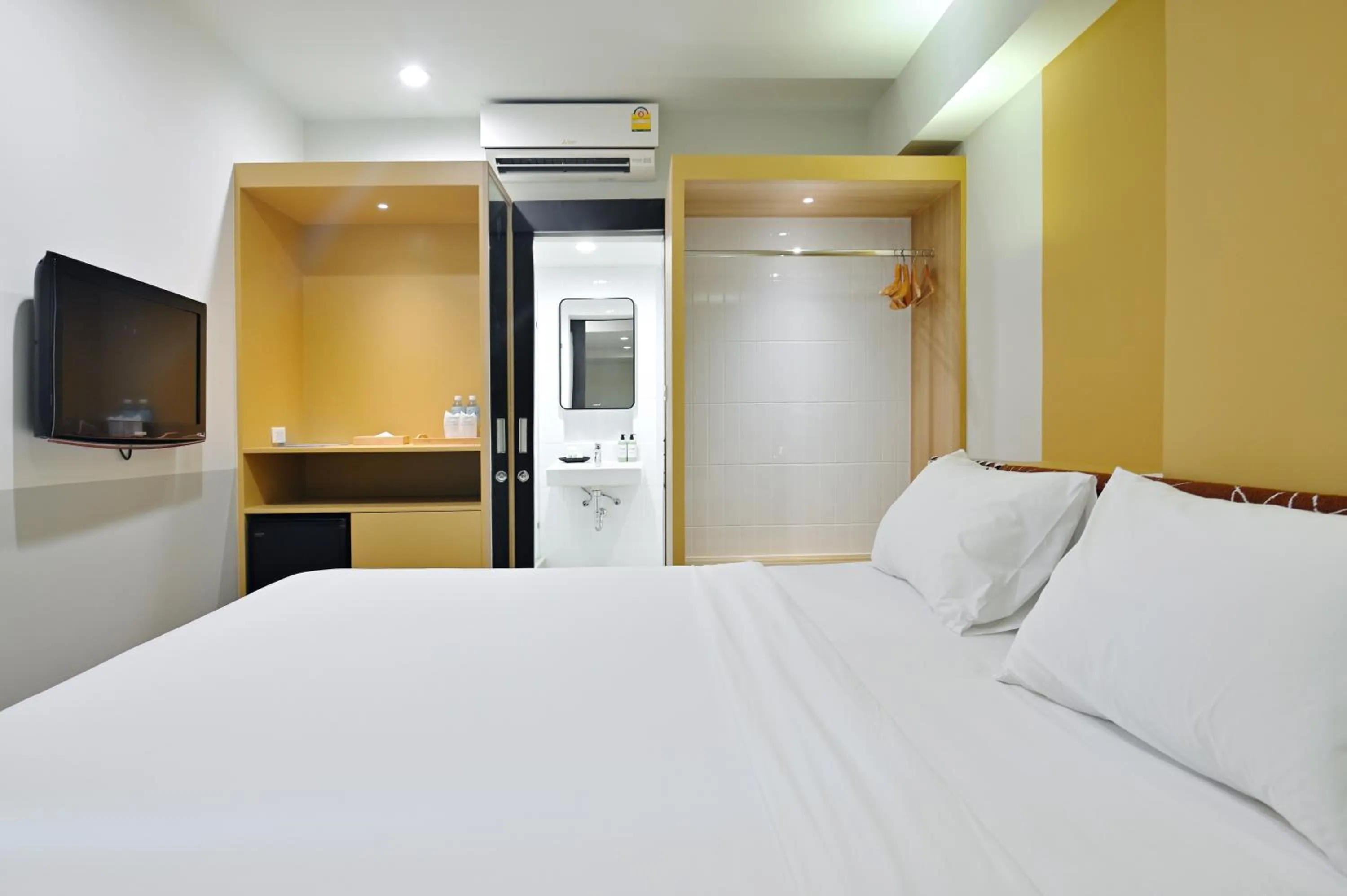 Photo of the whole room, Bed in Anya Nana at Sukhumvit Bangkok
