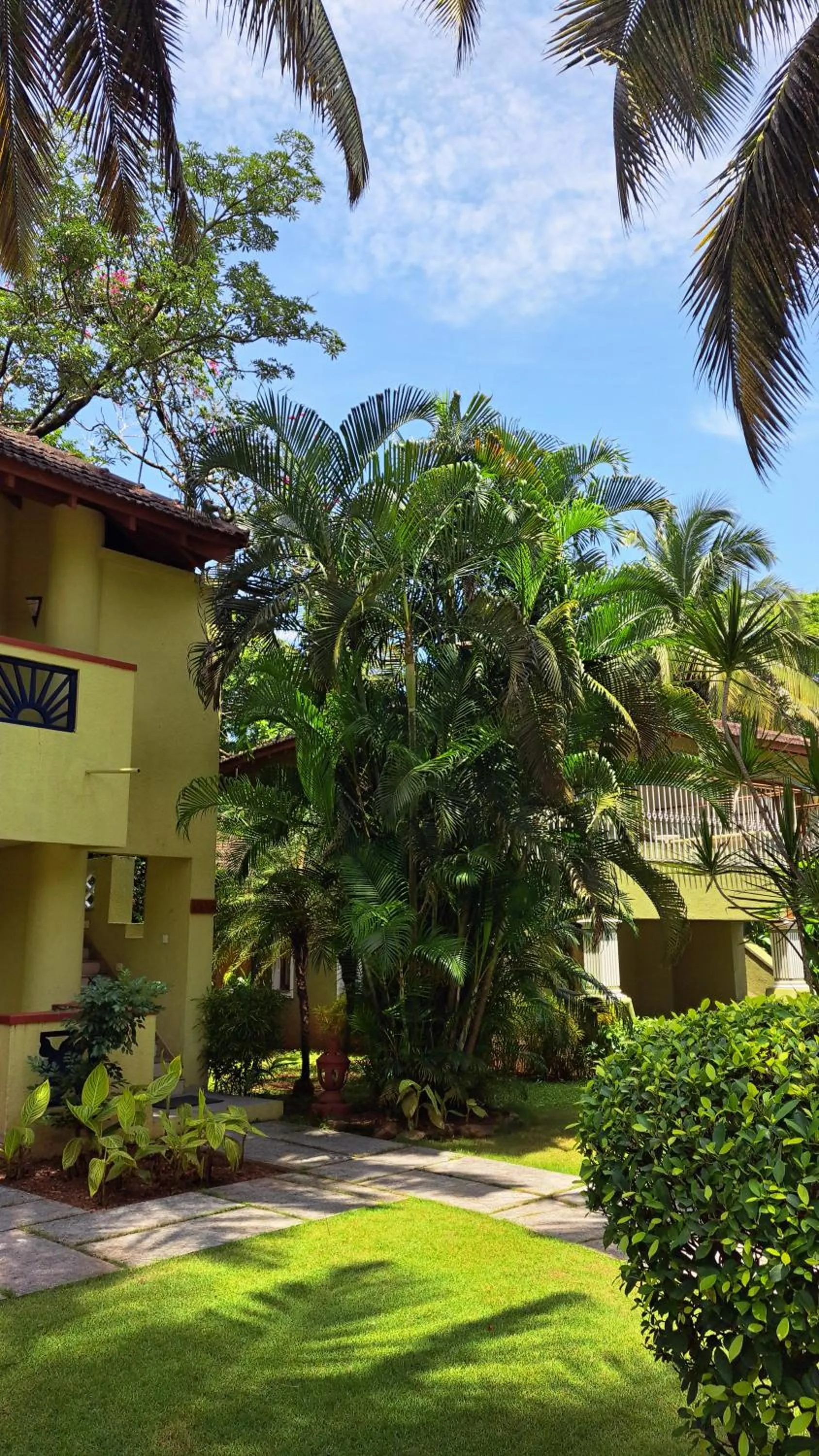 Garden in Novotel Goa Dona Sylvia Resort