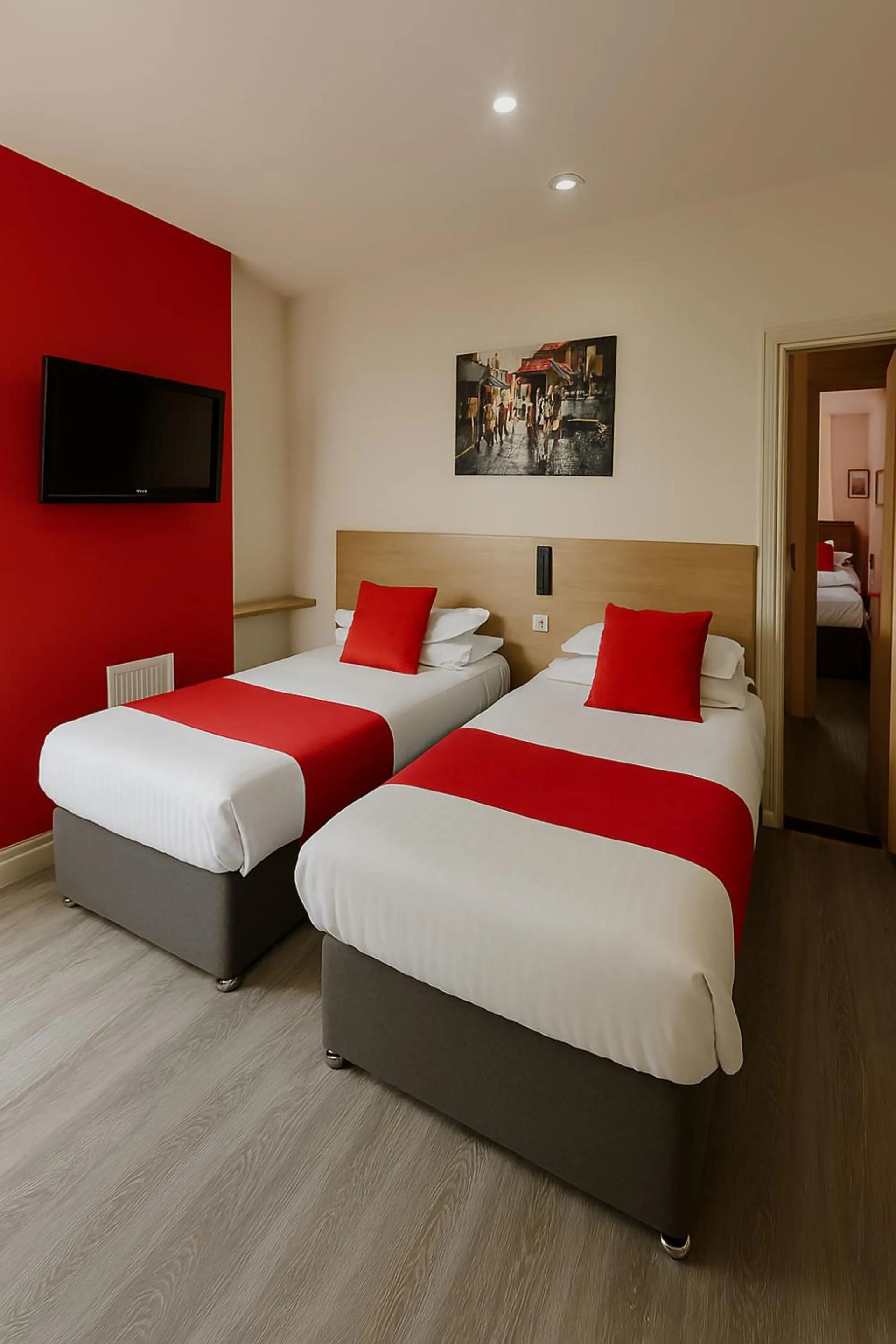 Photo of the whole room, Bed in The Railway Sleeper Lodge