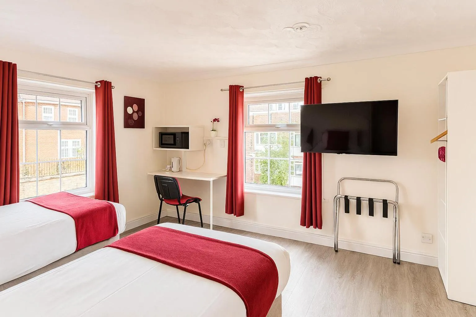 Photo of the whole room, Bed in The Railway Sleeper Lodge