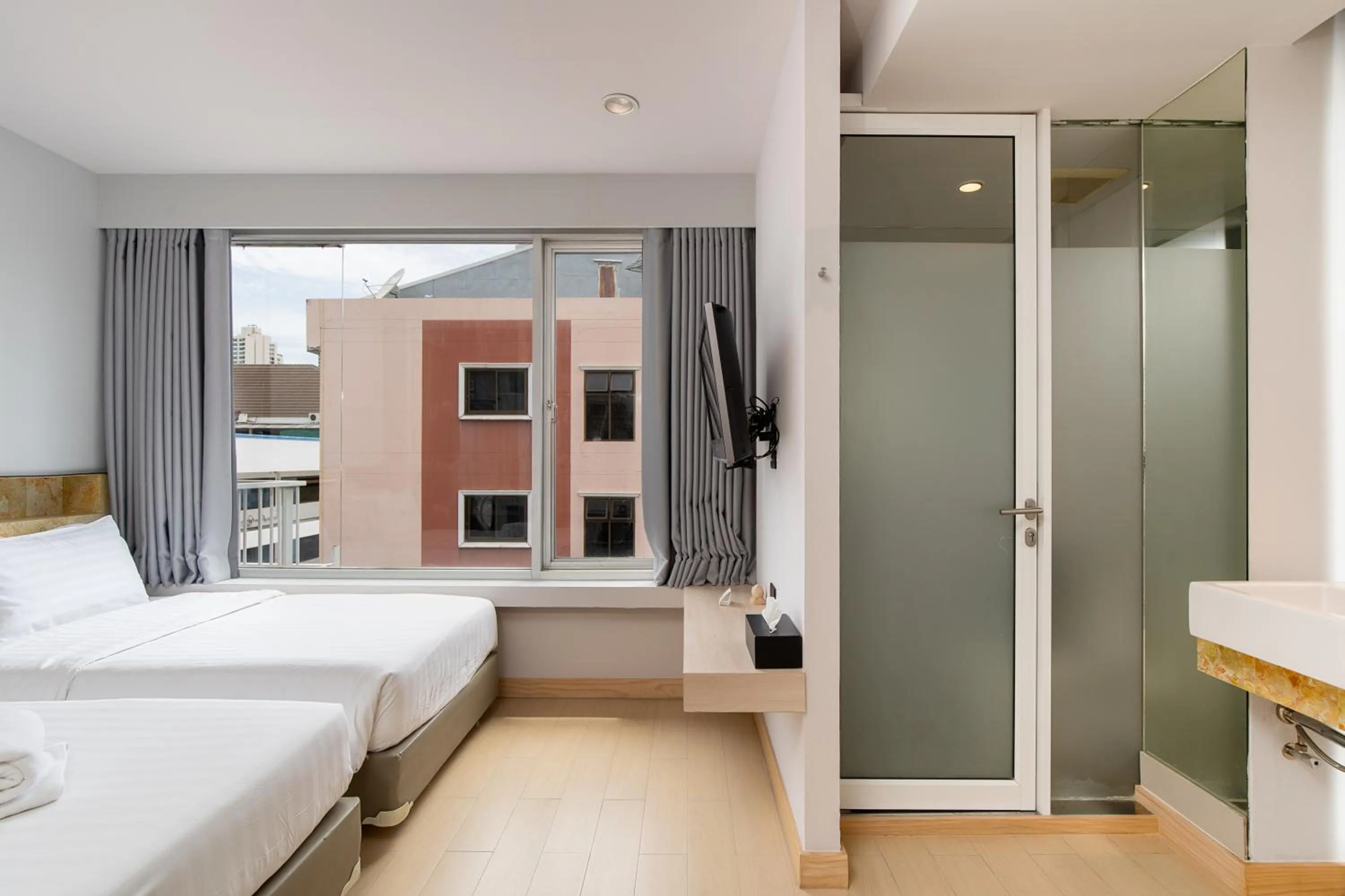 Bedroom, Bed in Metz Pratunam