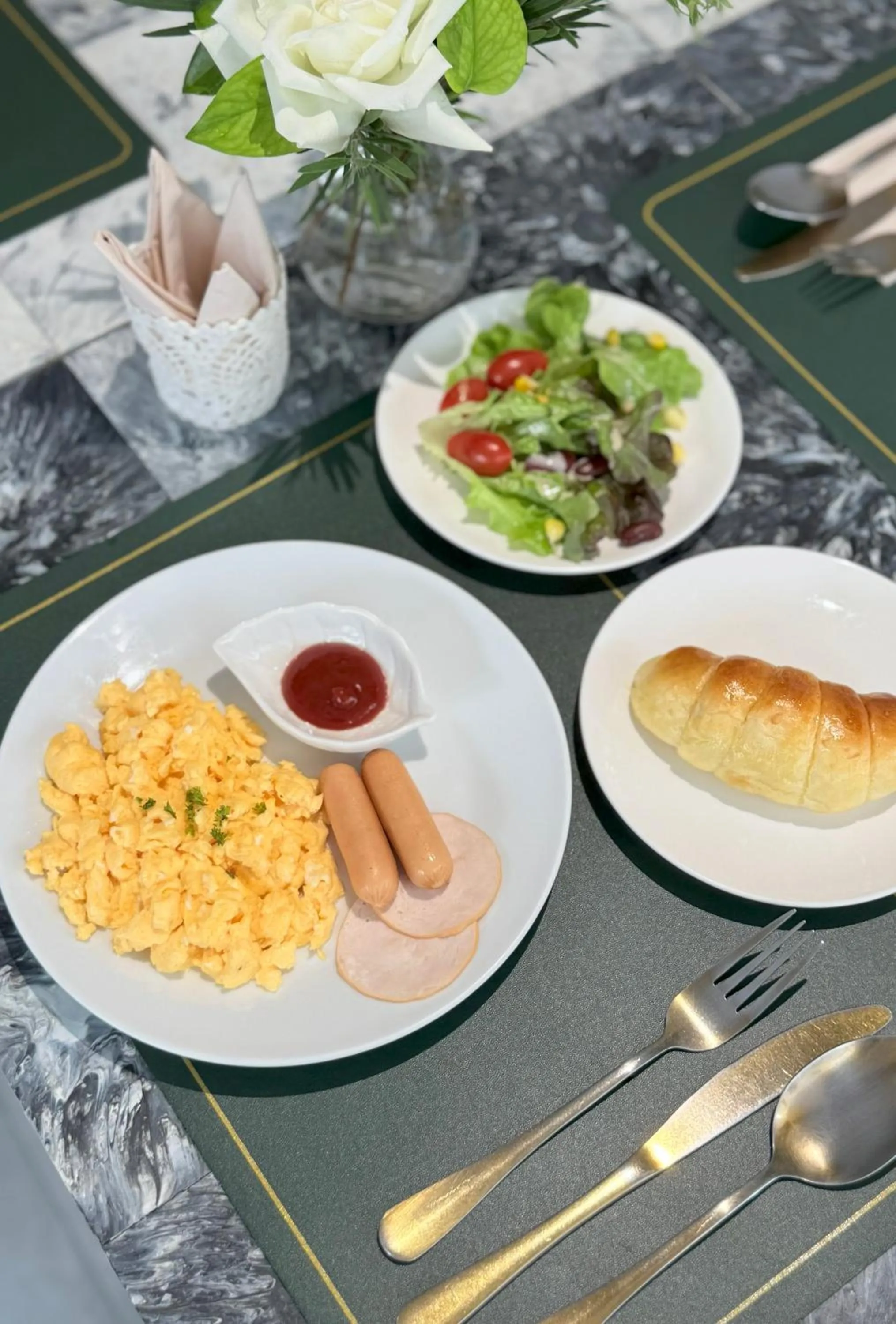 Breakfast in Metz Pratunam