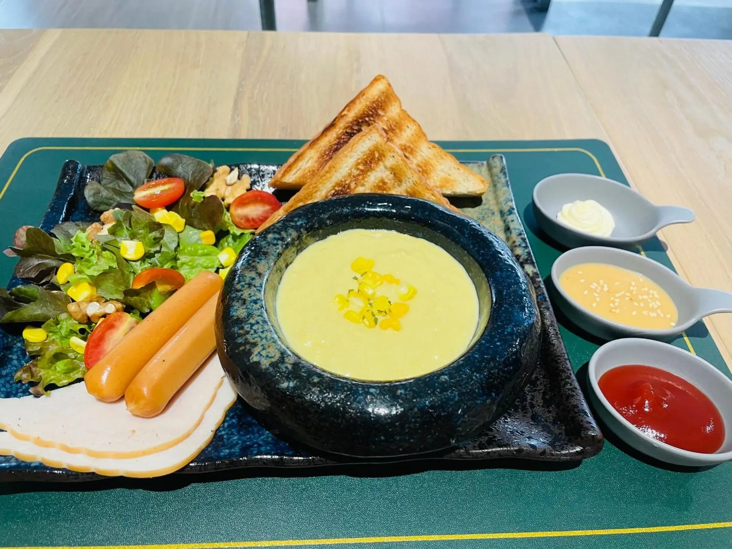 Breakfast in Metz Pratunam Breakfast in Metz Pratunam