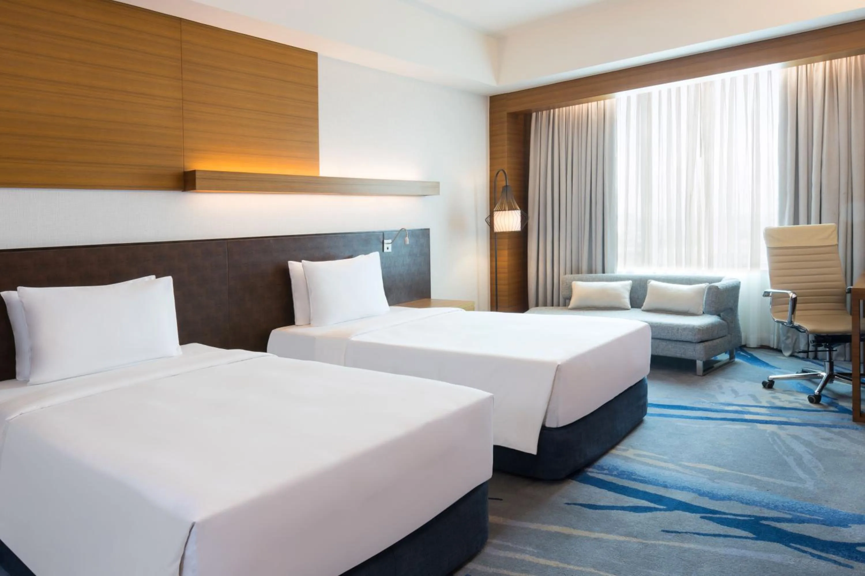 Bedroom, Bed in Radisson Blu Cebu