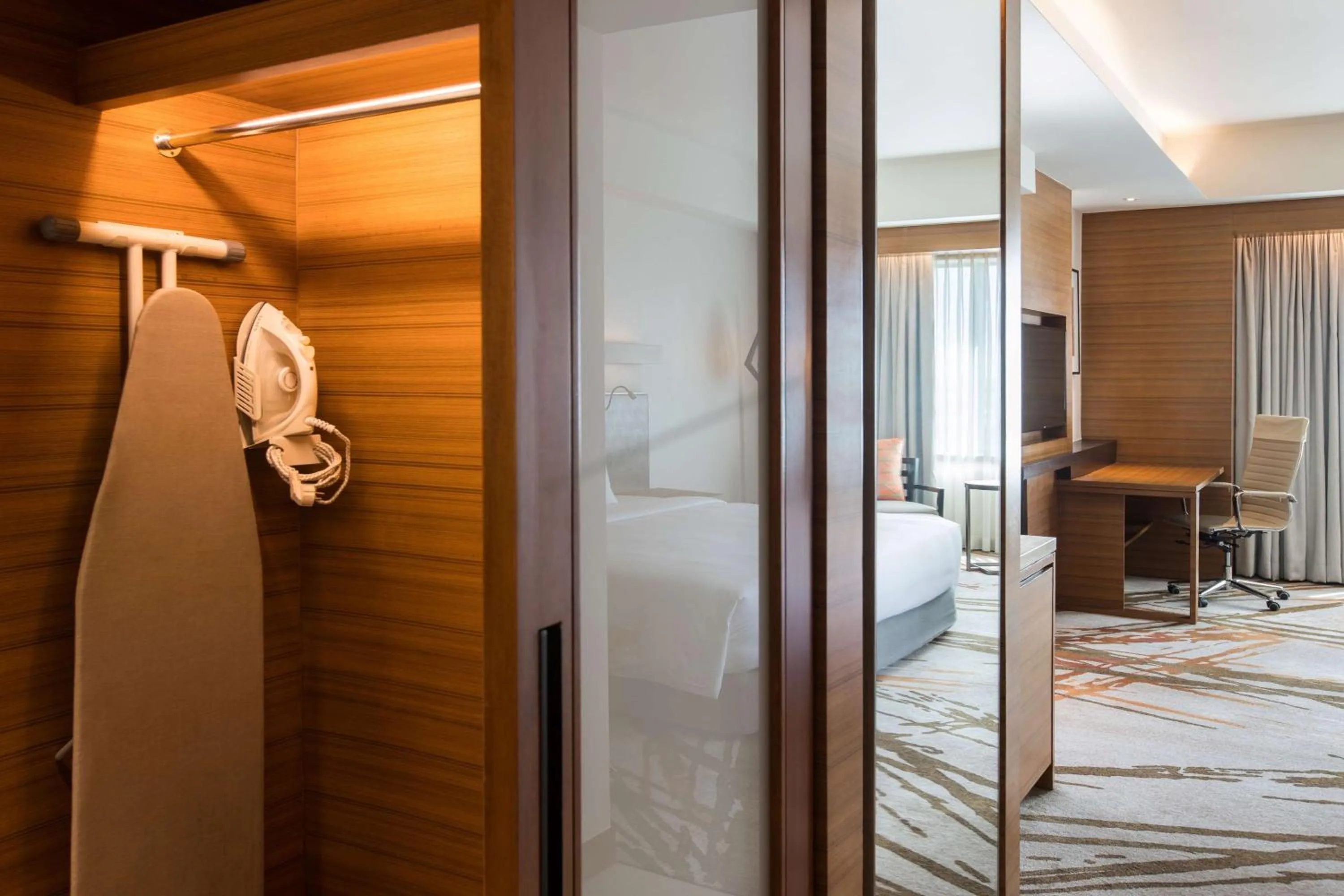 Bedroom, Bed in Radisson Blu Cebu