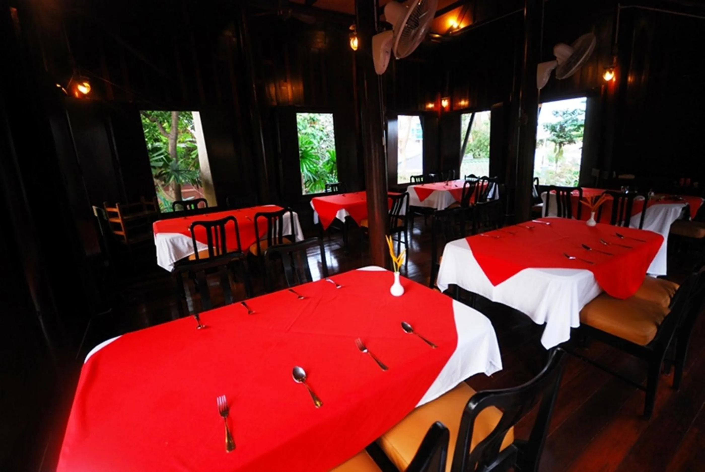 Restaurant/places to eat in Sugar Hut Resort & Restaurant