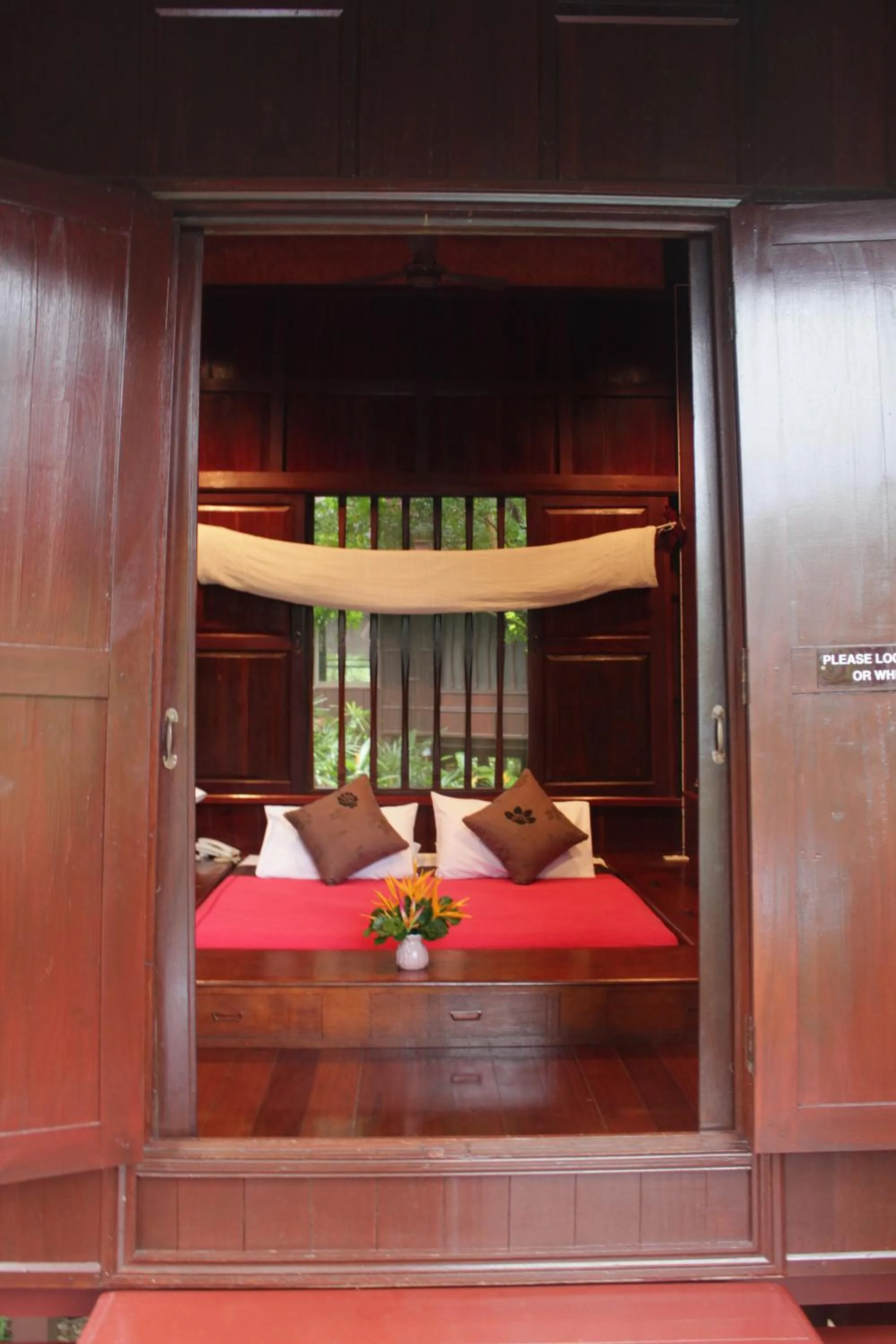 Bed in Sugar Hut Resort & Restaurant