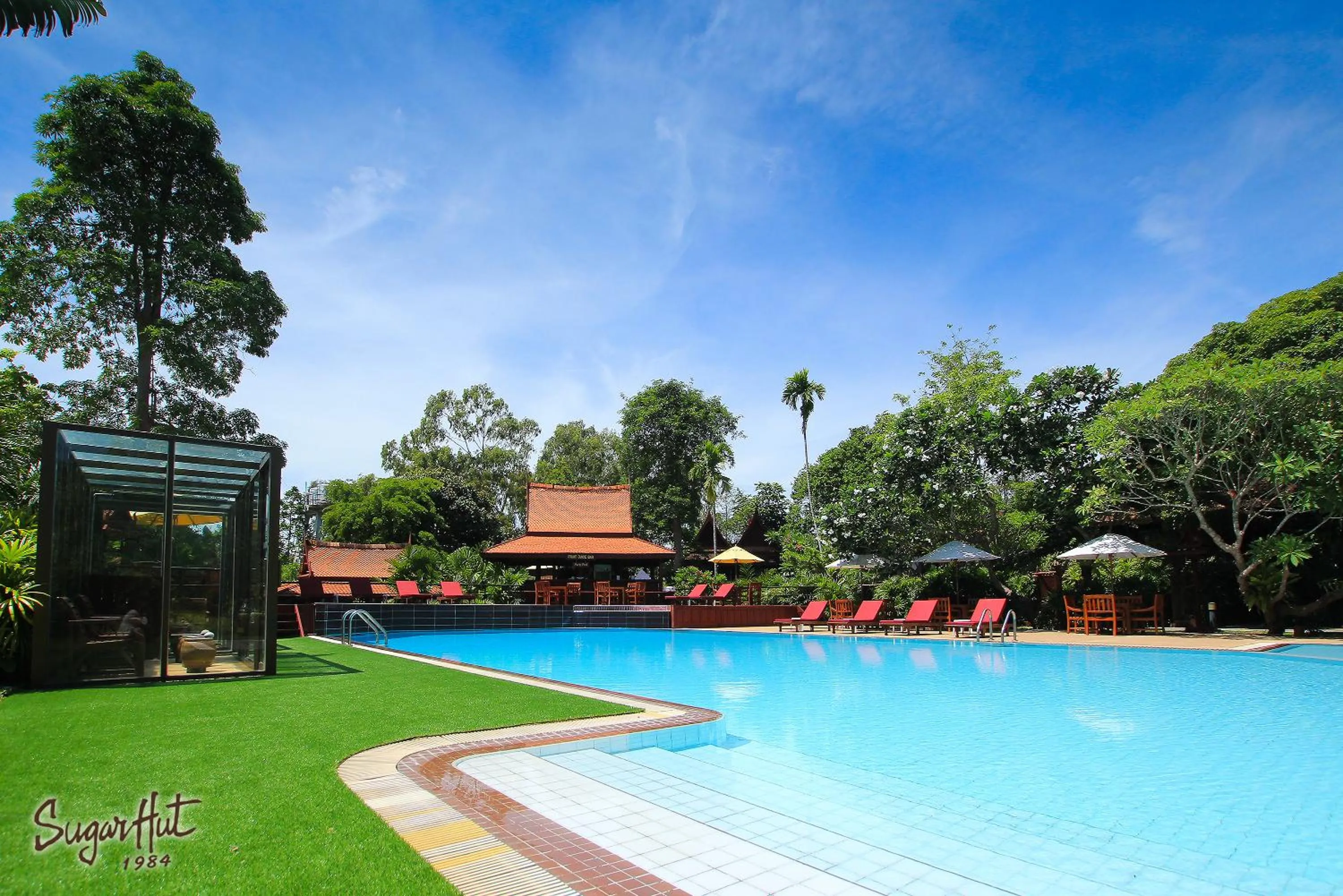 Swimming pool in Sugar Hut Resort & Restaurant