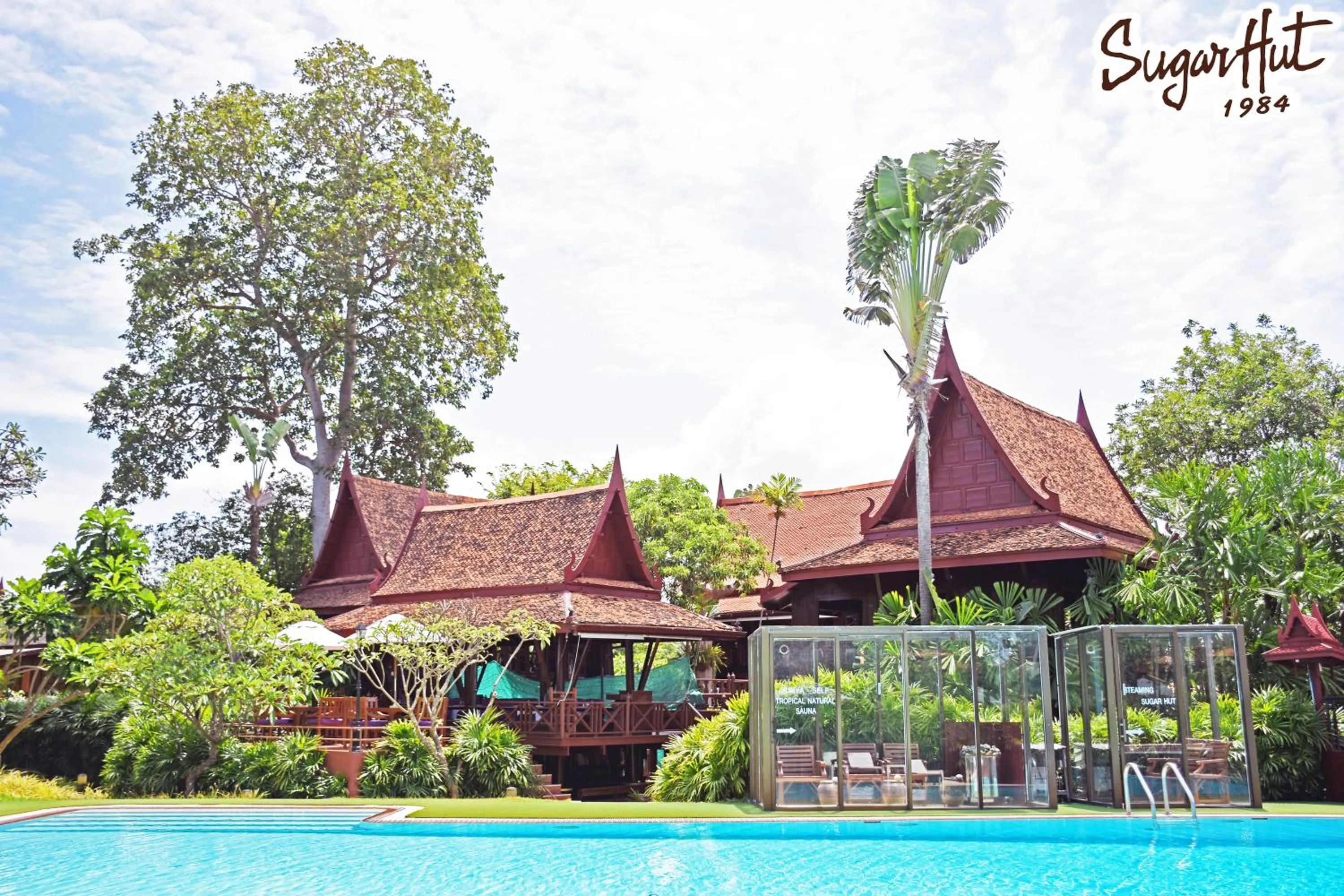 Swimming pool in Sugar Hut Resort & Restaurant