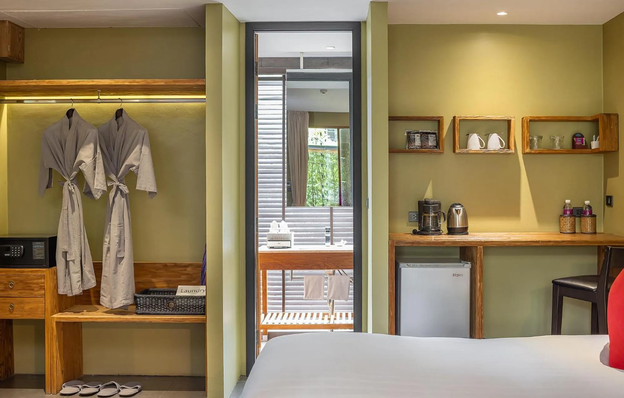 hair dresser, Bed in U Inchantree Kanchanaburi