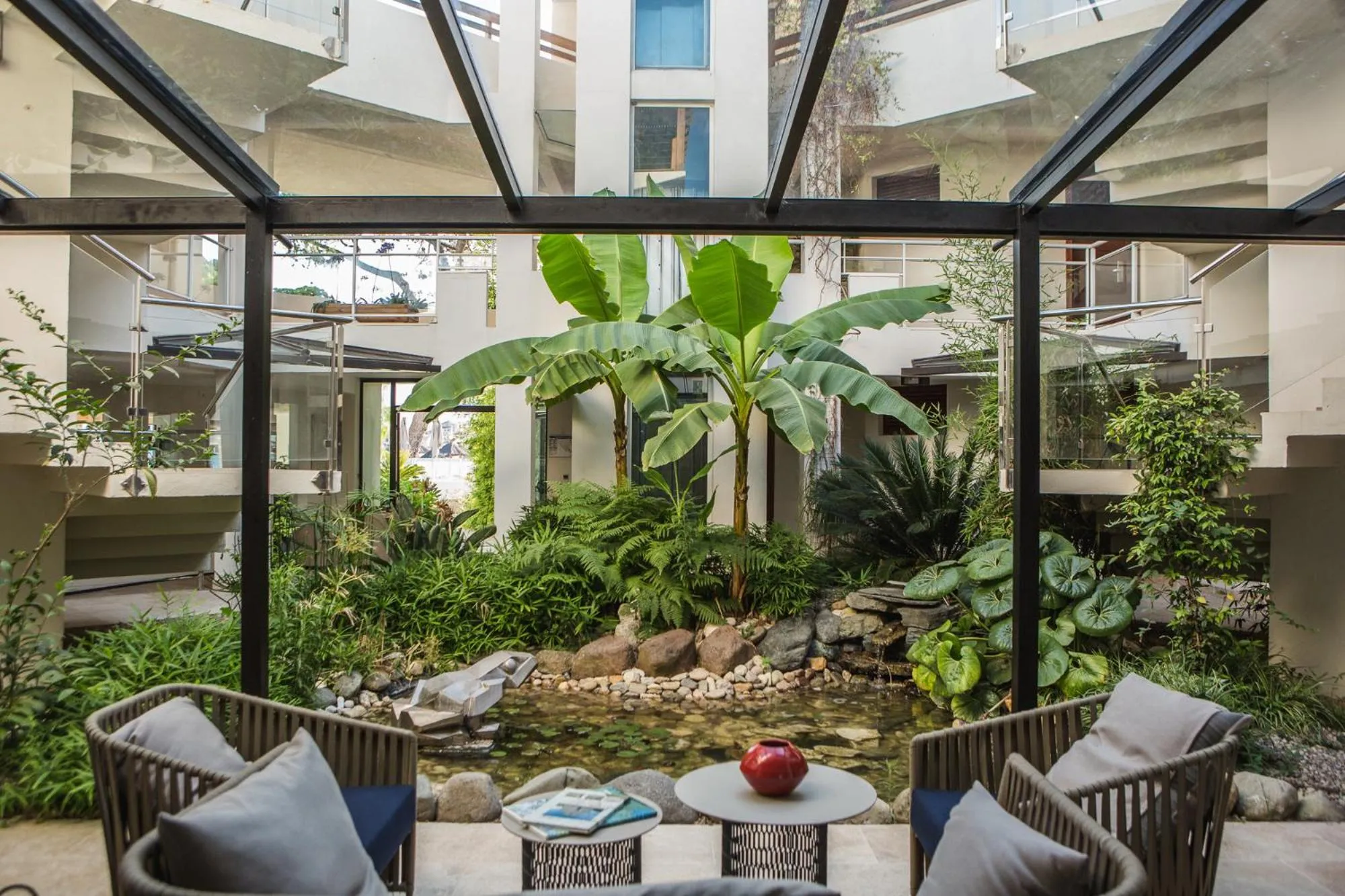 Patio in Hôtel La Roya