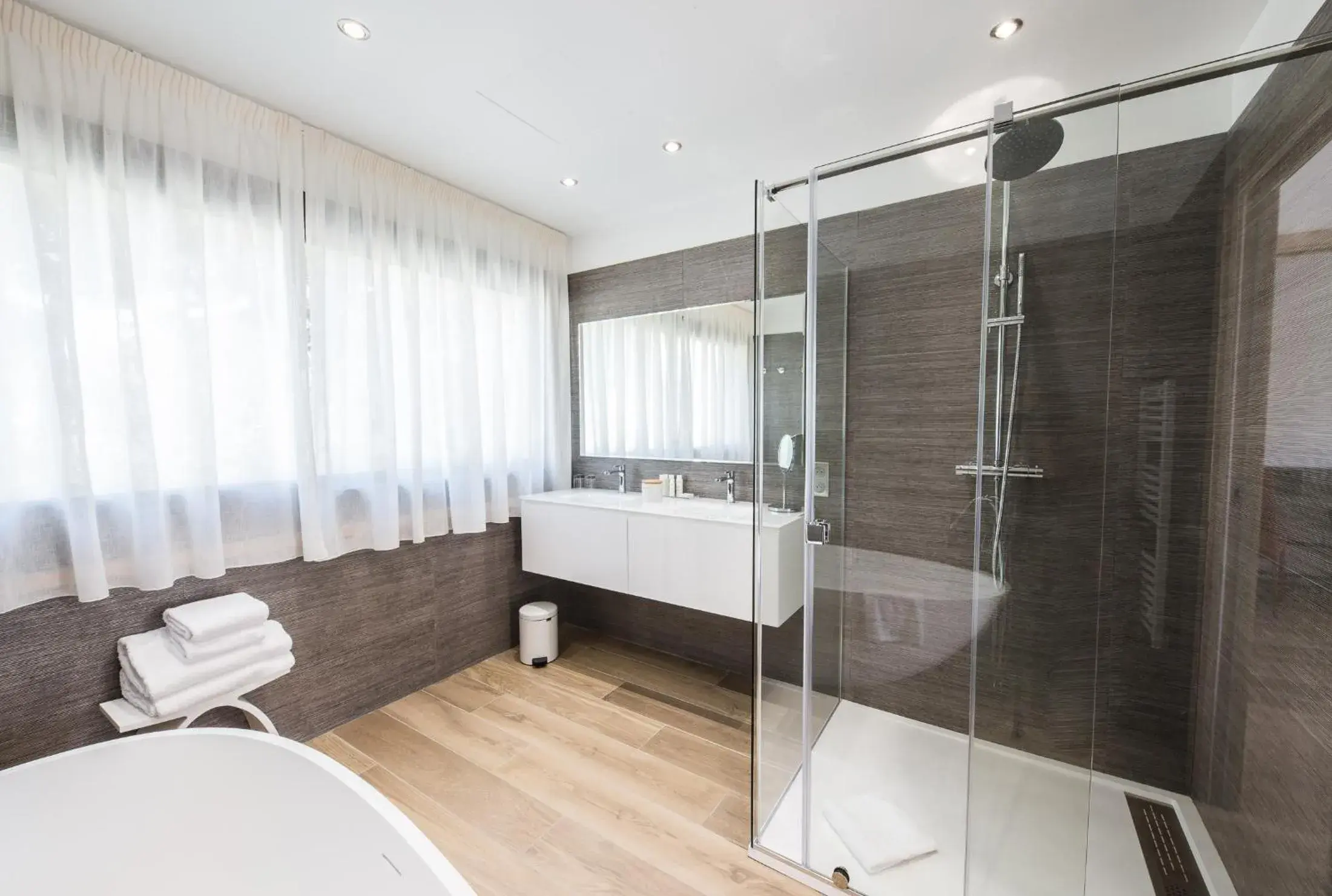 Bathroom, Bed in Hôtel La Roya Bathroom, Bed in Hôtel La Roya