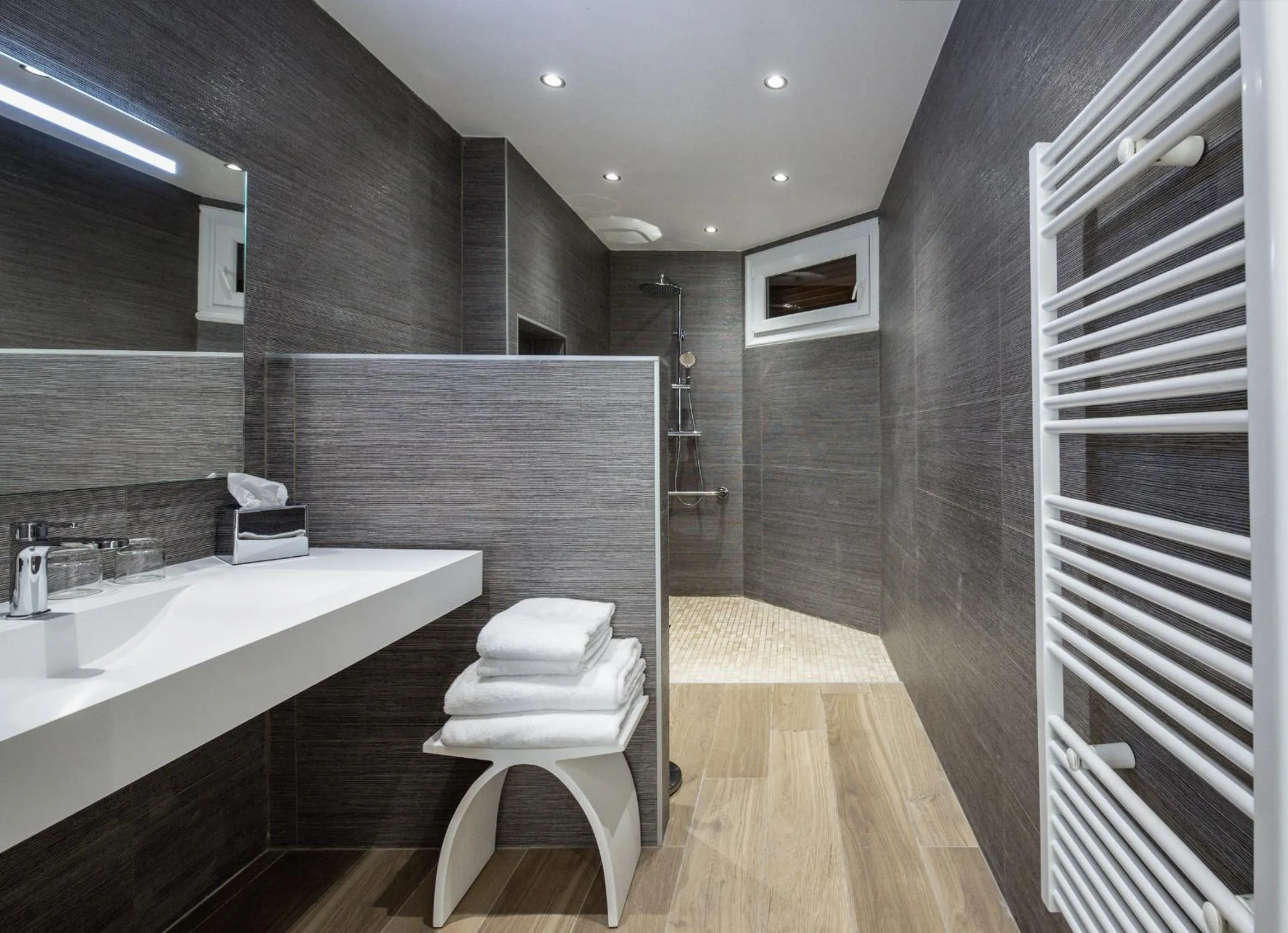 Bathroom in Hôtel La Roya