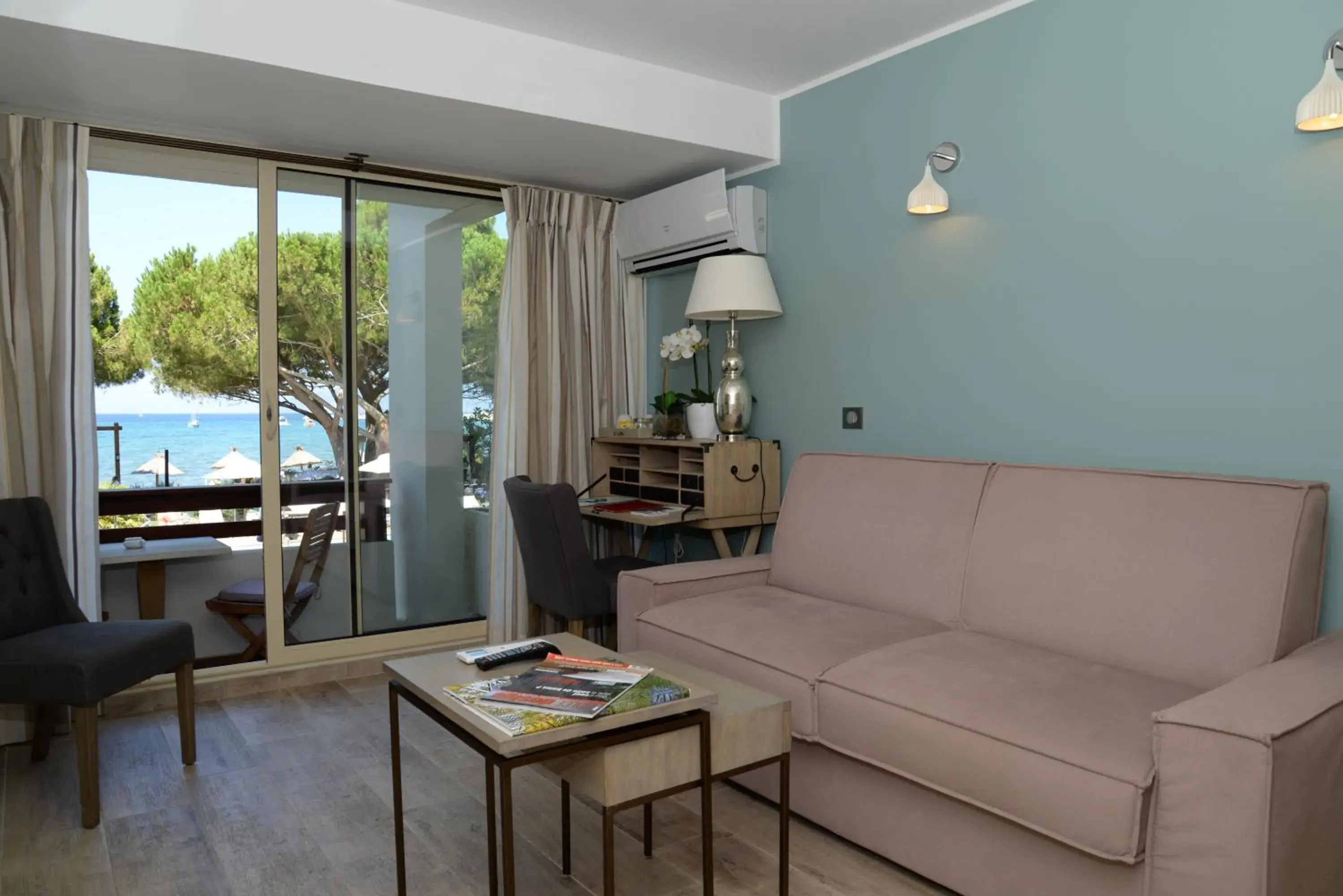 Living room in Hôtel La Roya Living room in Hôtel La Roya