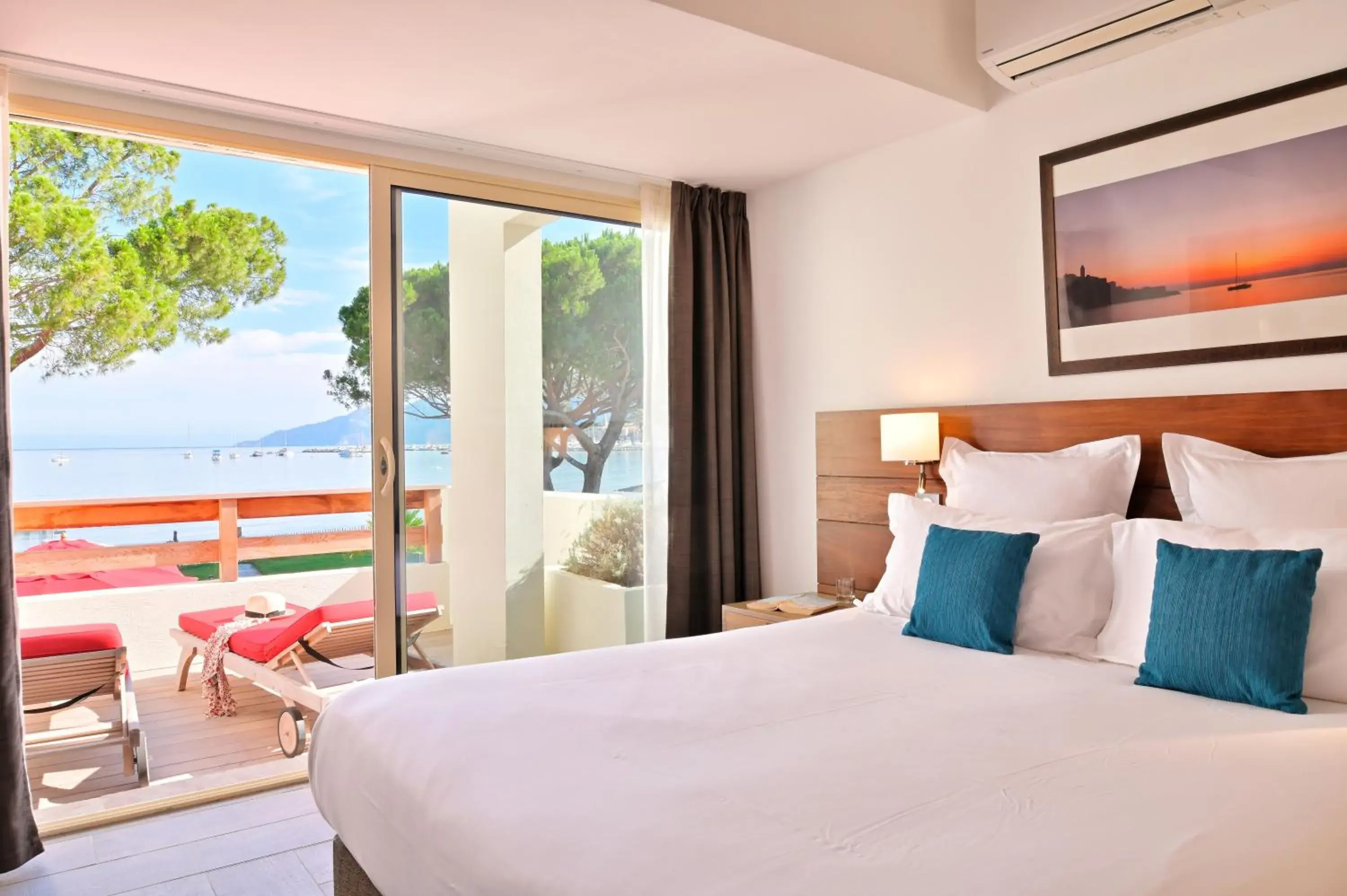 Bed in Hôtel La Roya Bed in Hôtel La Roya