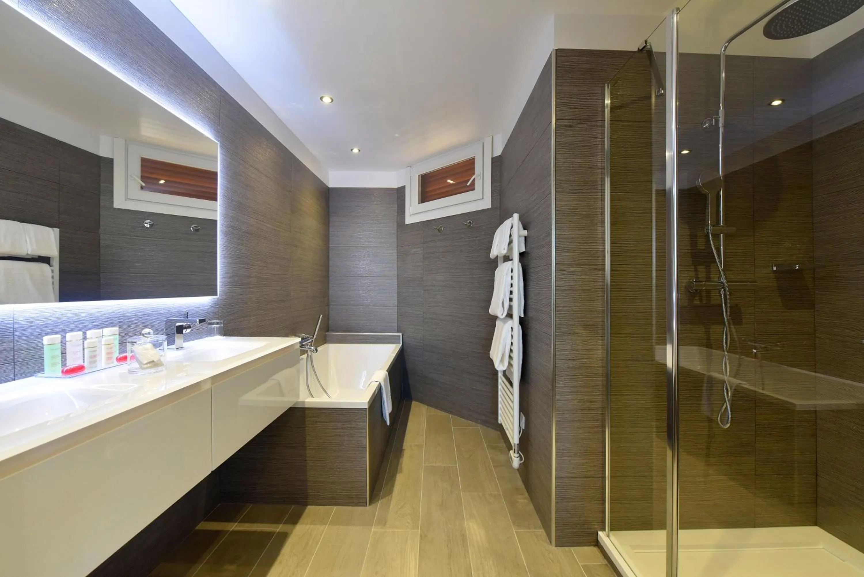 Bathroom in Hôtel La Roya