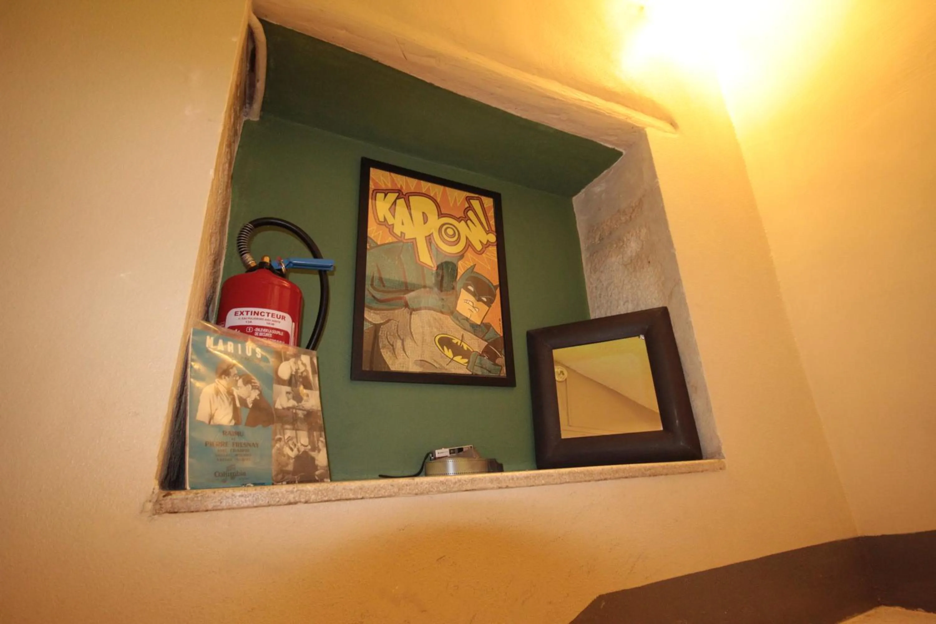 Decorative detail, Bed in Hôtel Des Arts, Artisanal et Indépendant