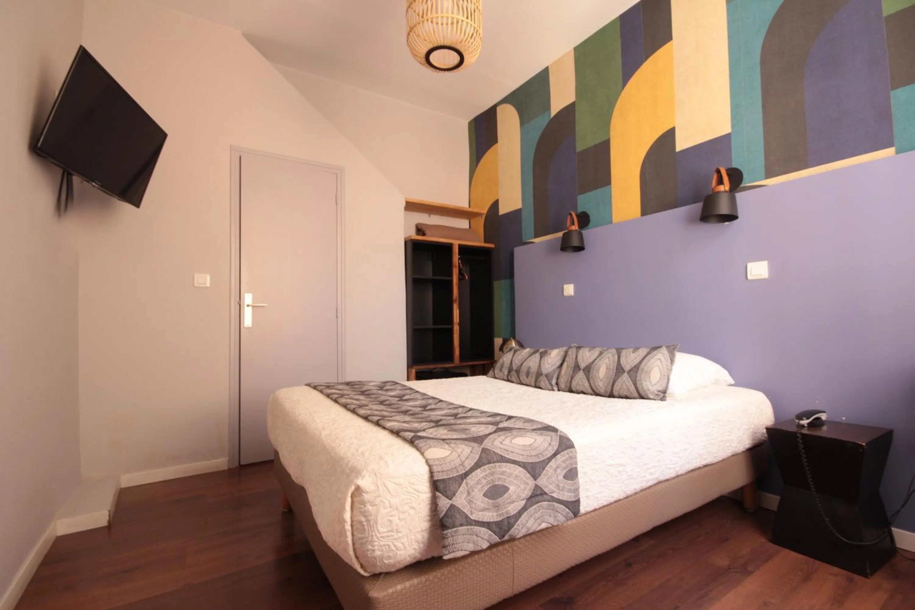 Bed in Hôtel Des Arts, Artisanal et Indépendant