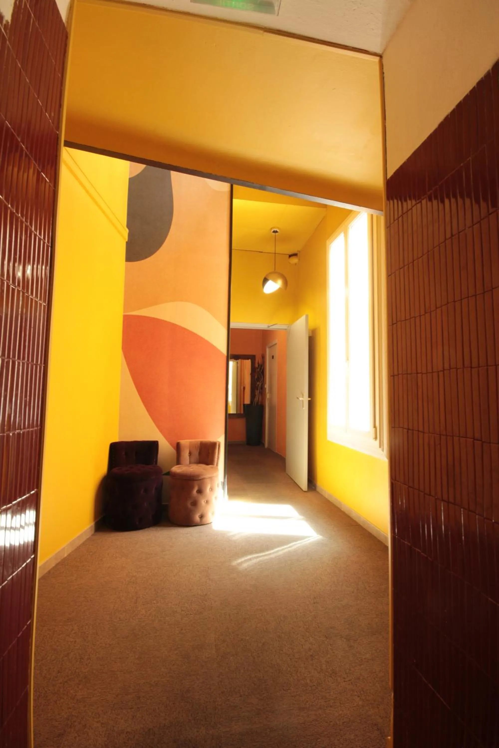 Property building, Bed in Hôtel Des Arts, Artisanal et Indépendant