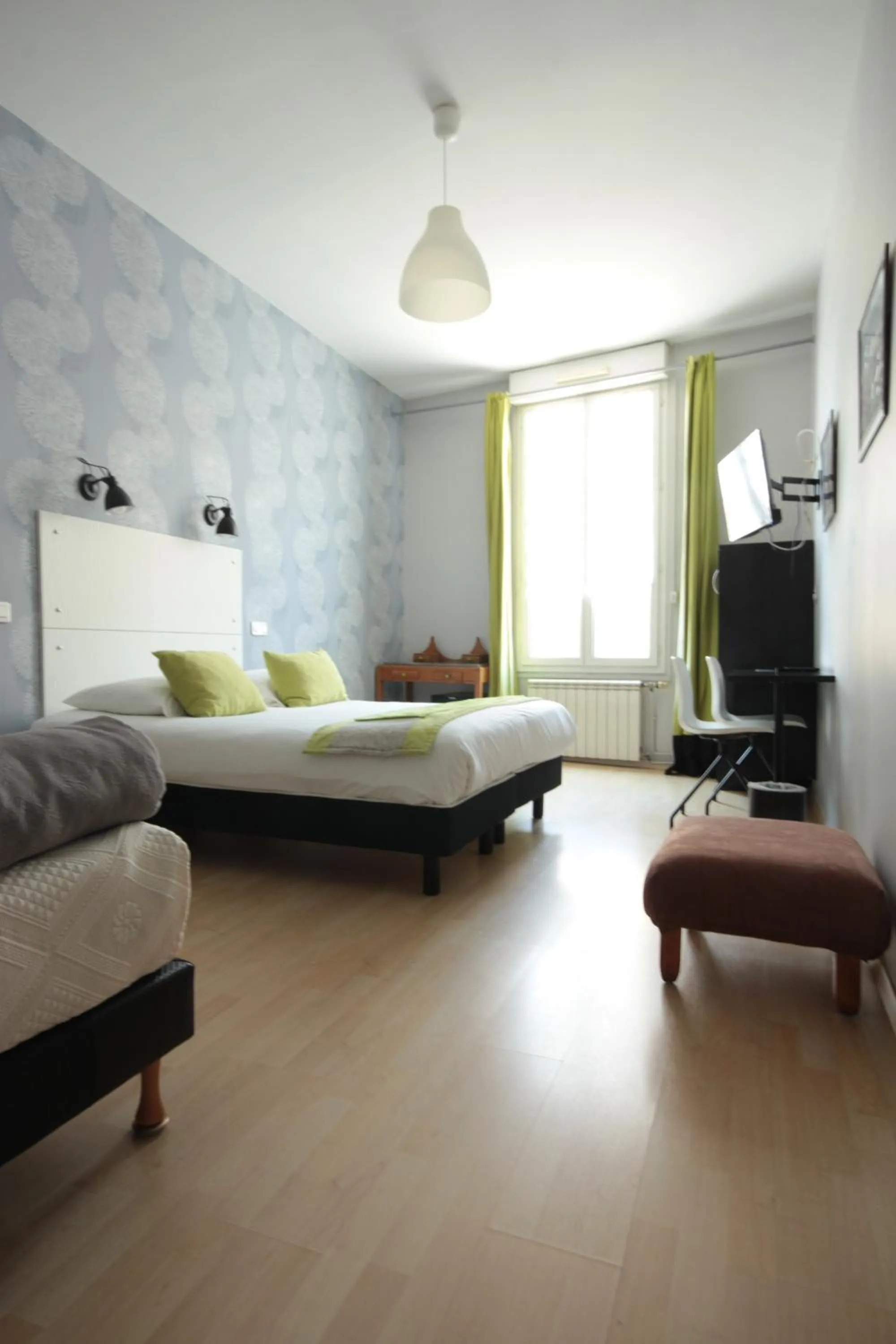 Bed in Hôtel Des Arts, Artisanal et Indépendant