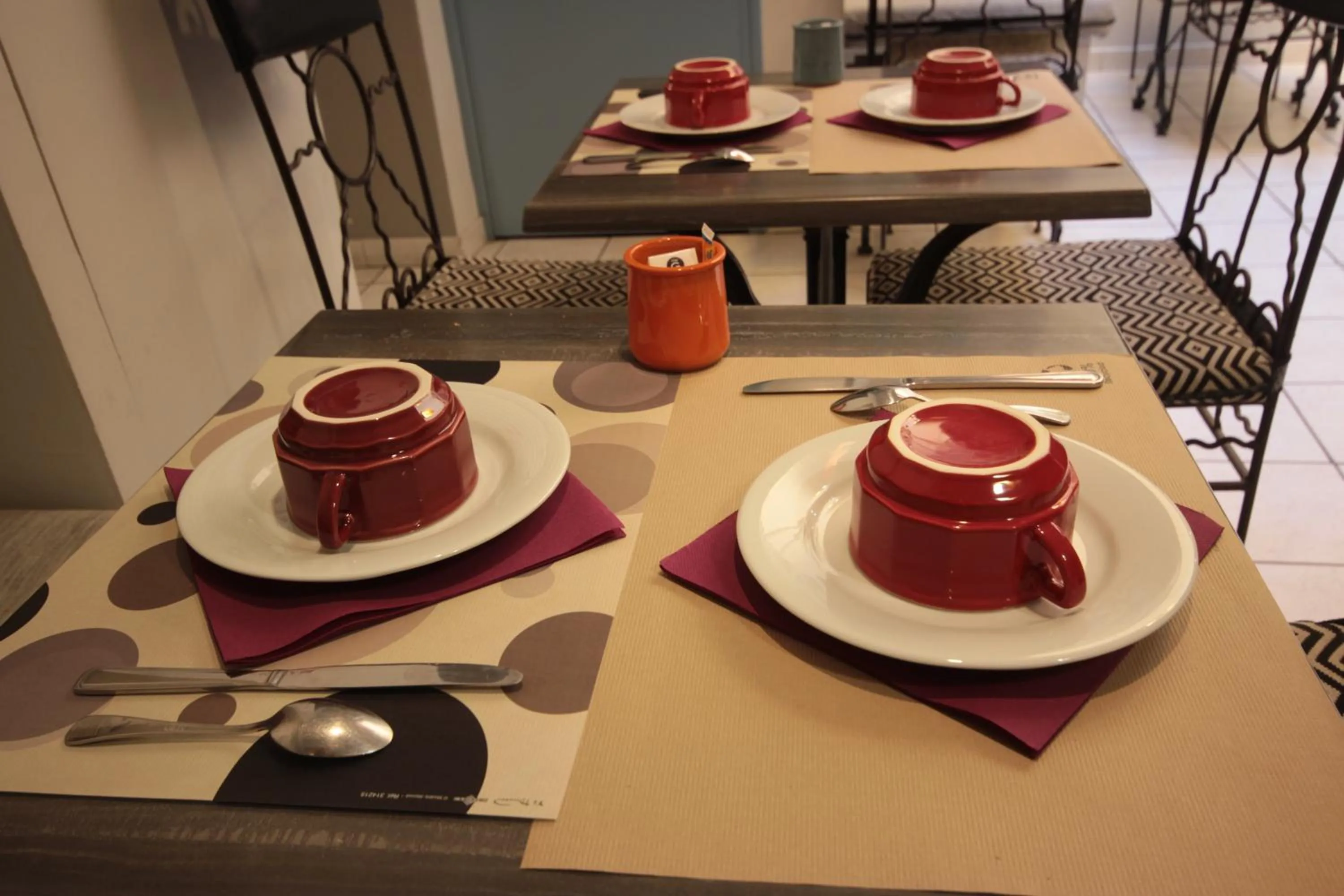 Restaurant/places to eat in Hôtel Des Arts, Artisanal et Indépendant