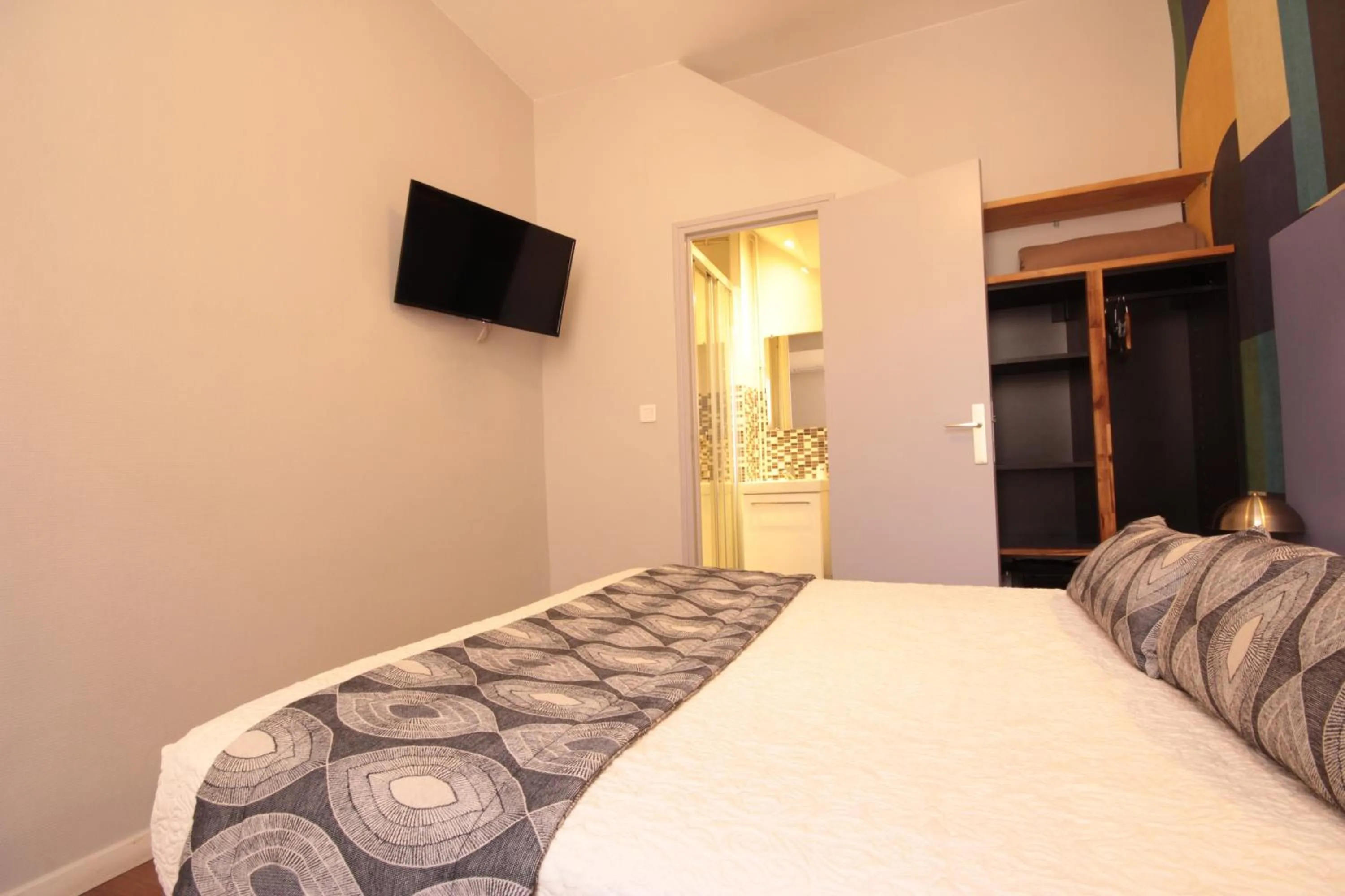 Bed in Hôtel Des Arts, Artisanal et Indépendant