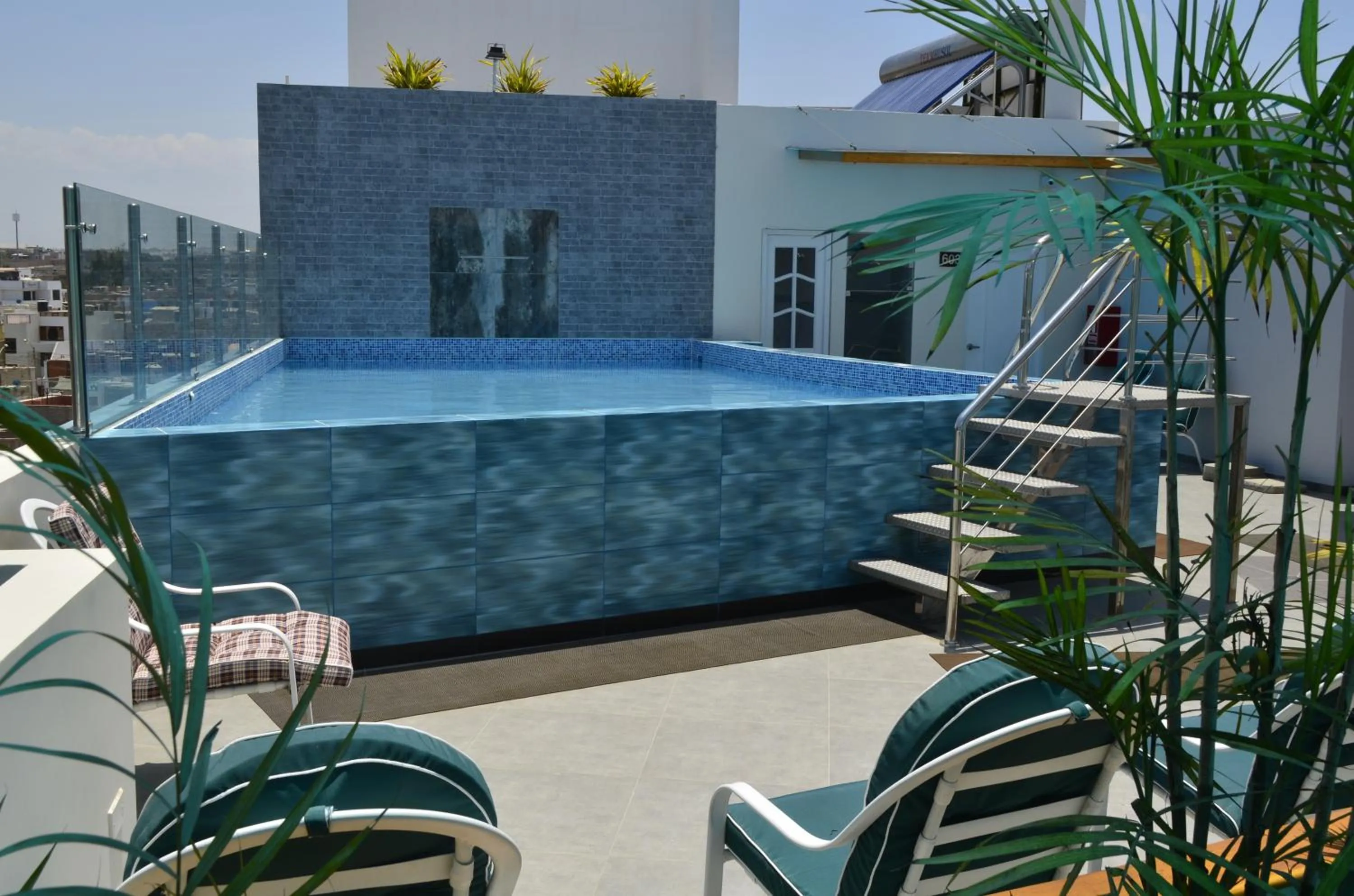 Swimming pool in Country Hotel