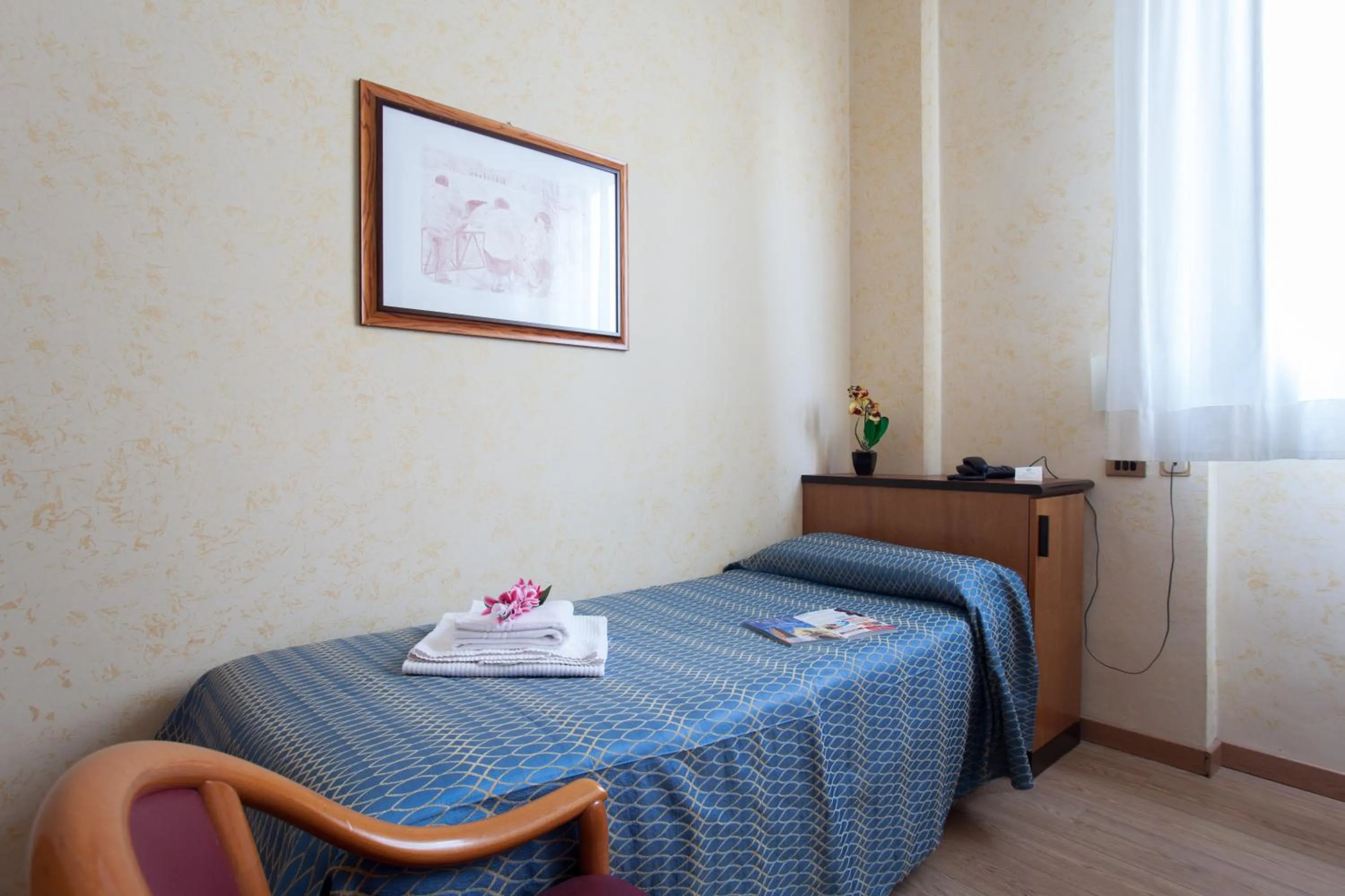 Photo of the whole room, Bed in Residence Lepontina